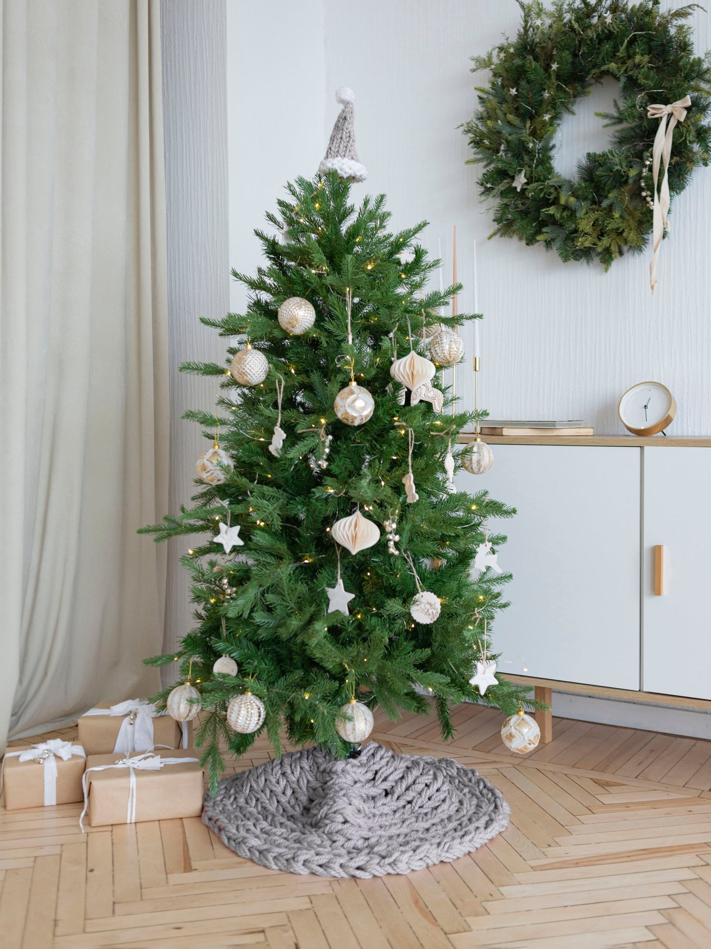 Pale Mauve Chunky-Knitted Christmas Tree Skirt