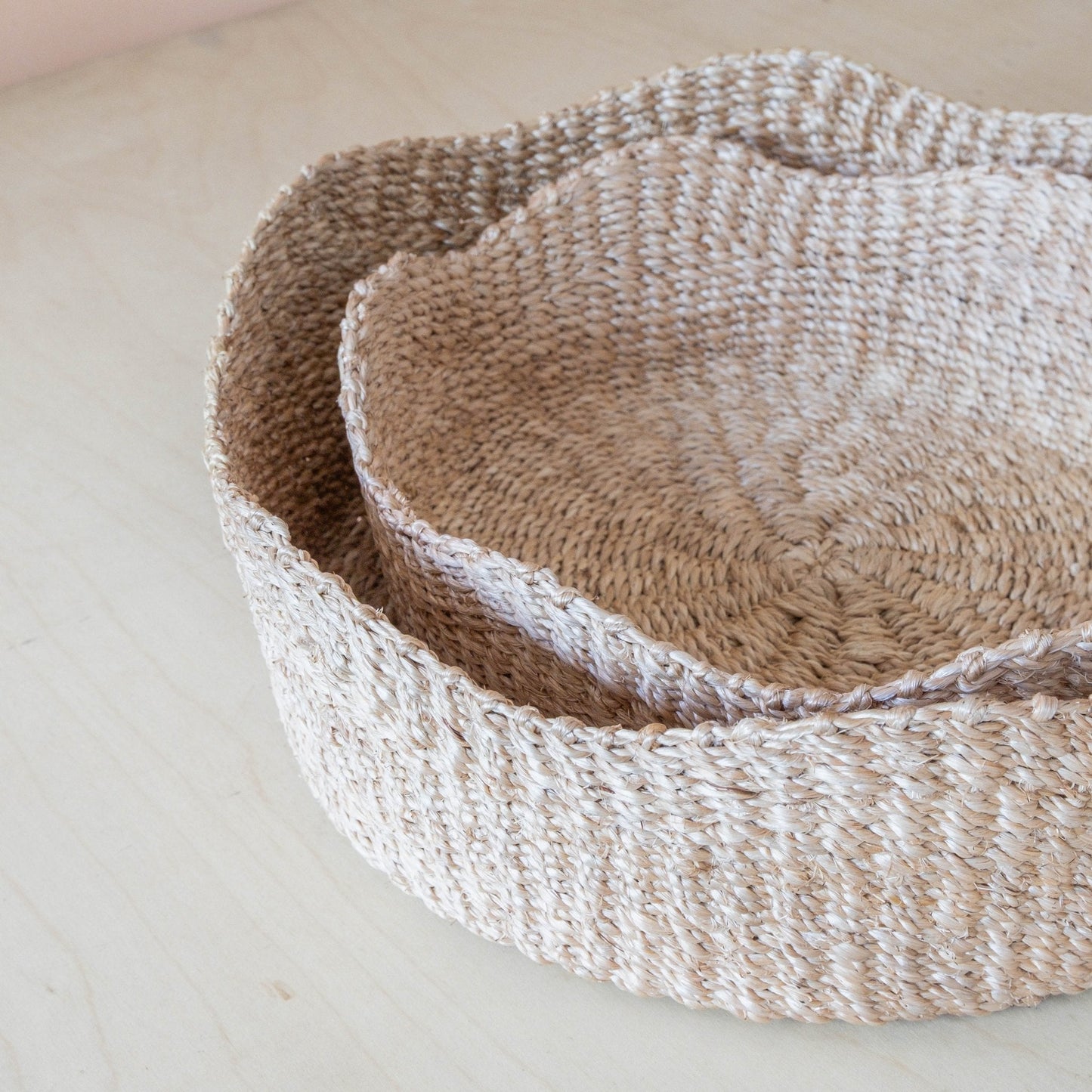 S/2 Natural Fruit Tray Scallop