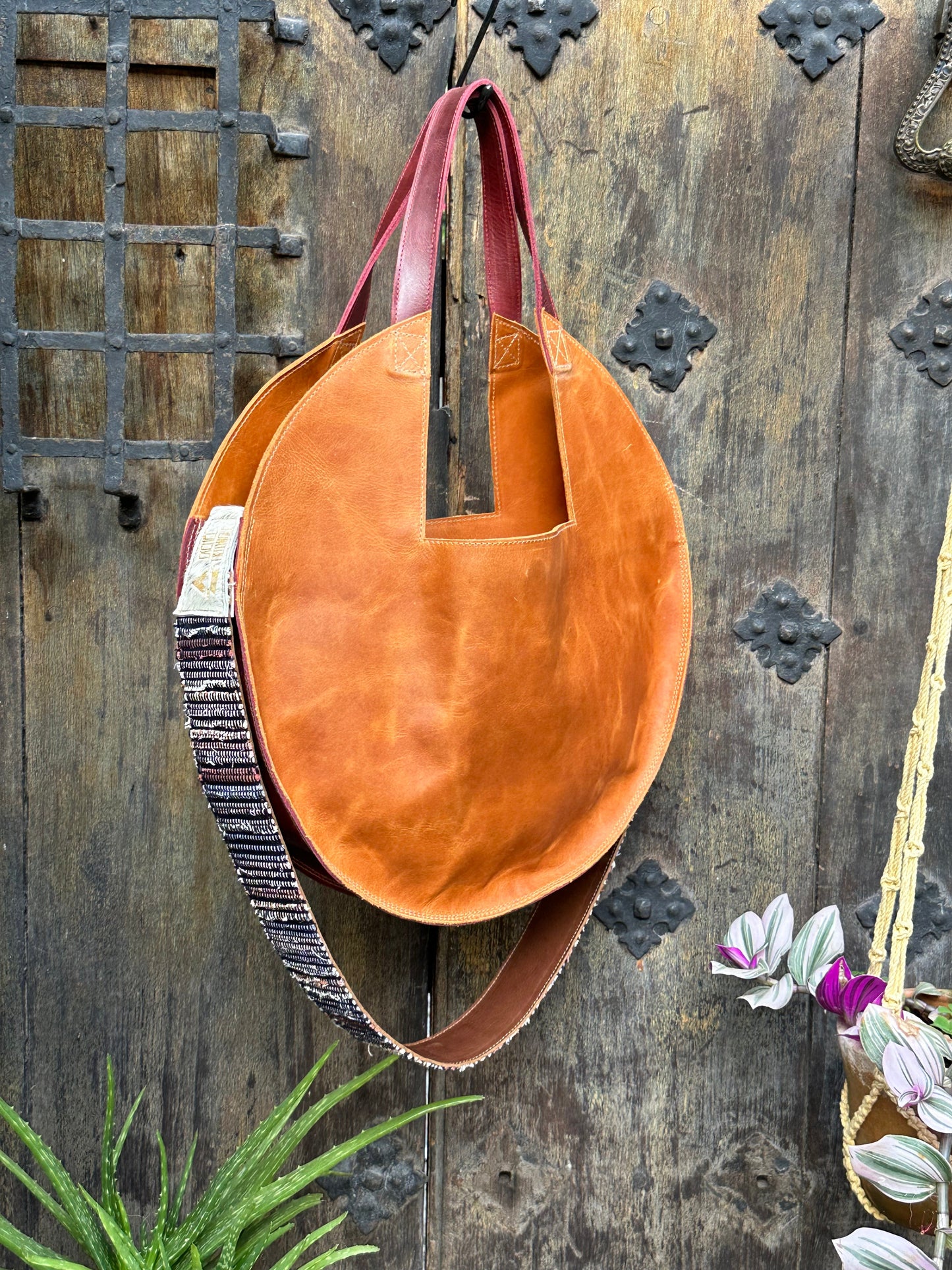 Sutim - Tan with Red Straps