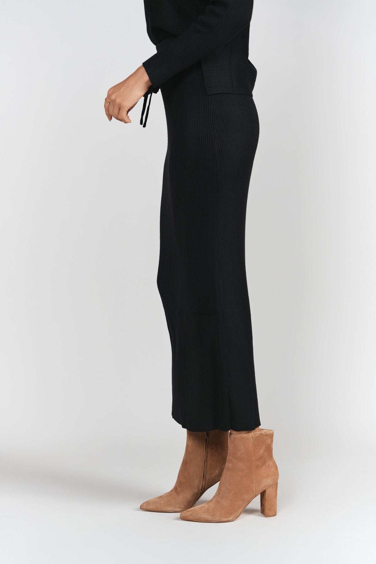 Sweater Rib Skirt- Black