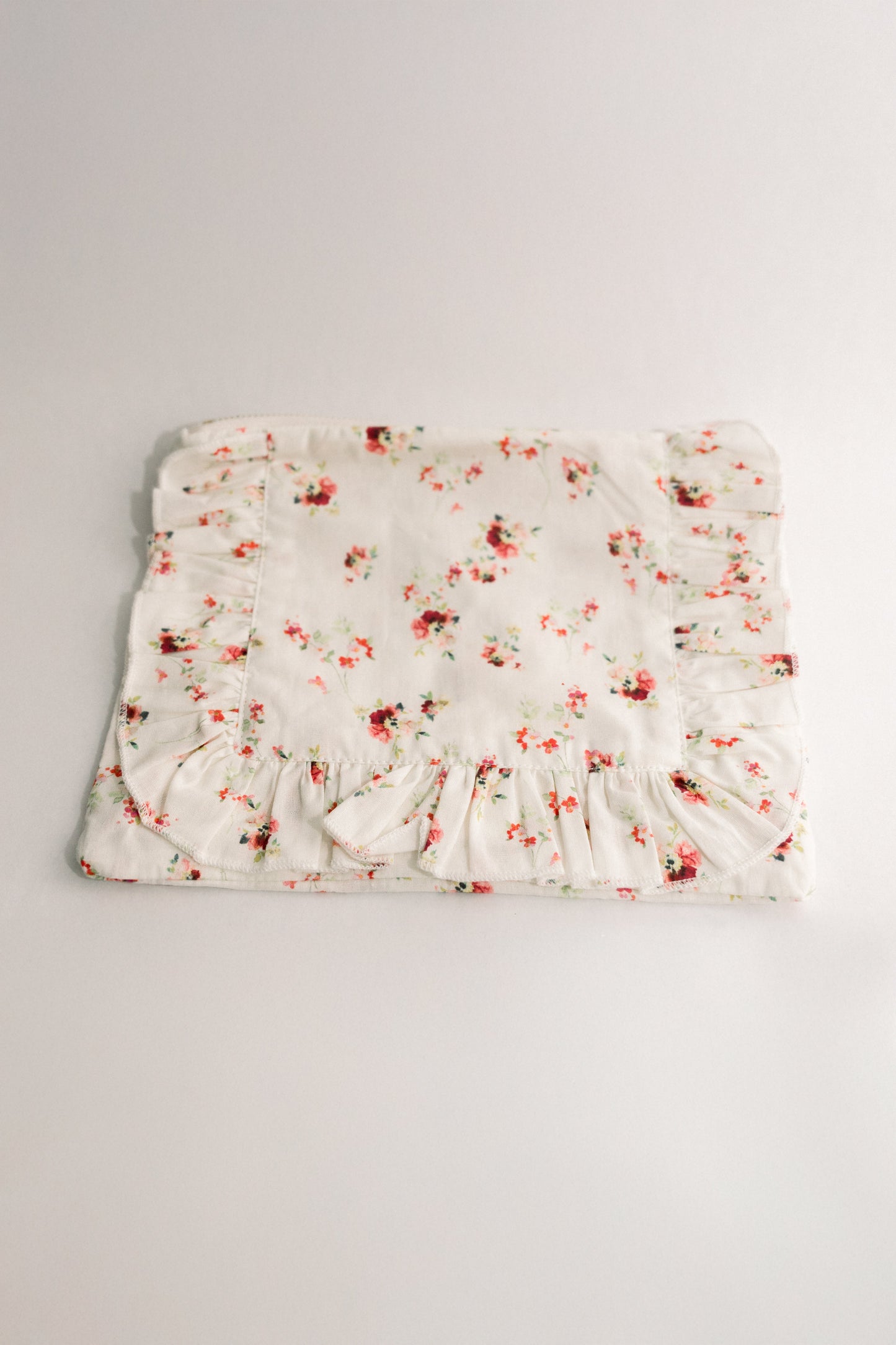 Vintage-Inspired Floral Pouch- Magnolia Springs - Osadia Concept Store