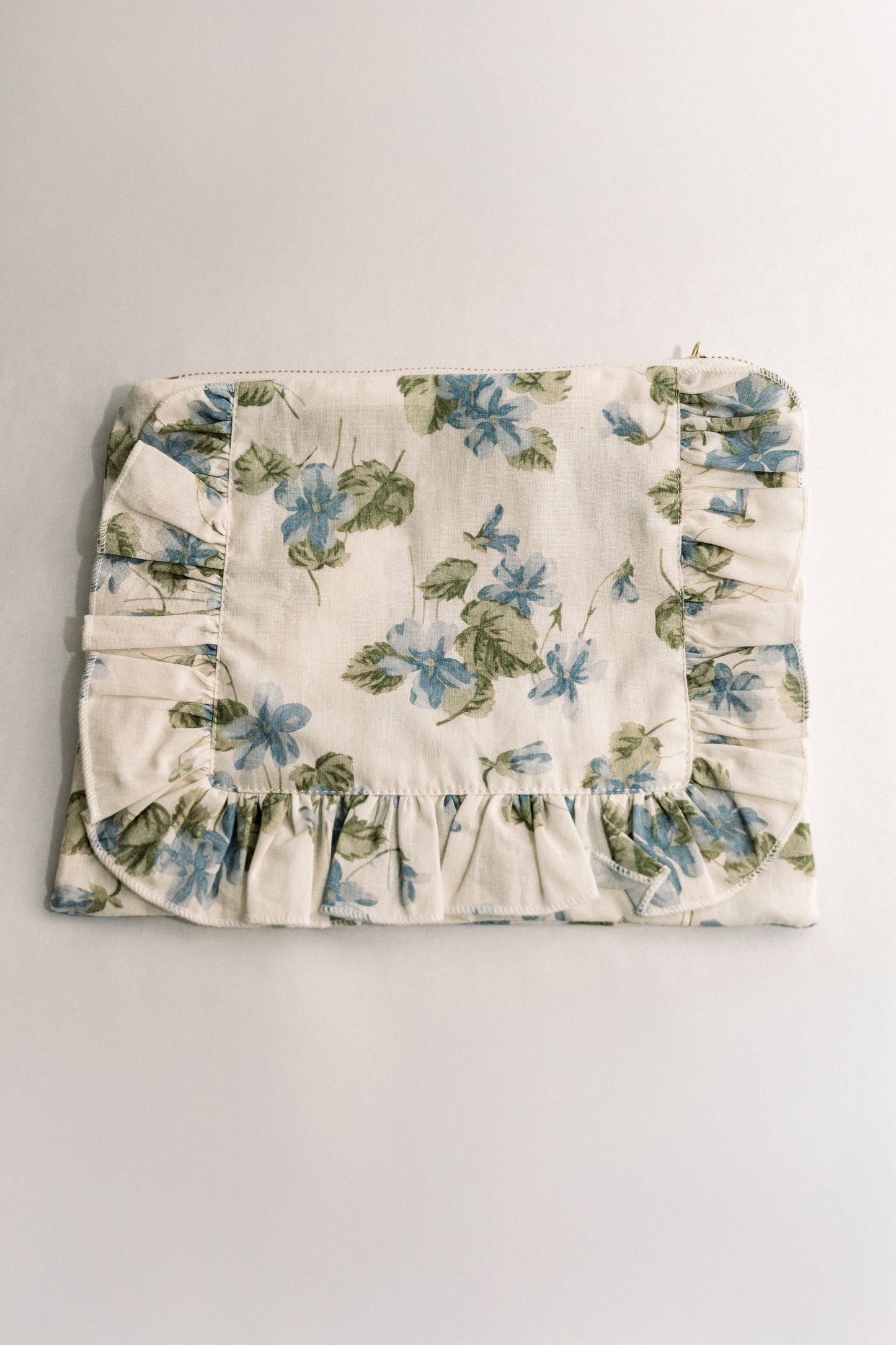 Vintage-Inspired Floral Pouch- Fleurs bleues - Osadia Concept Store