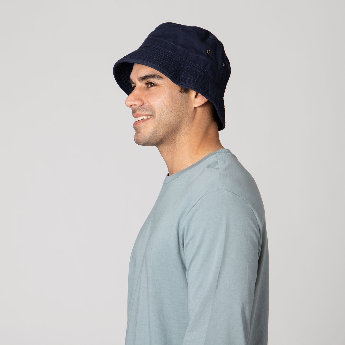 Men's washed cotton bucket with side grommets