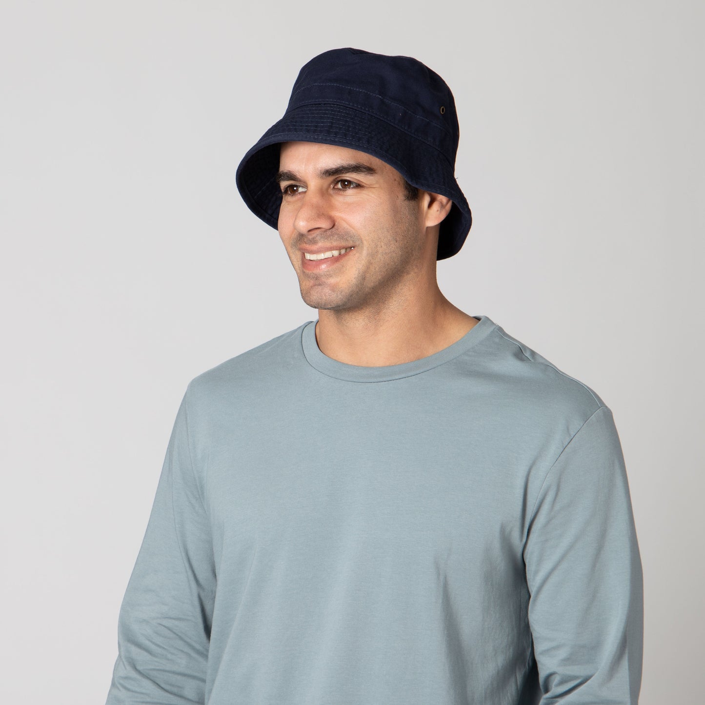 Men's washed cotton bucket with side grommets