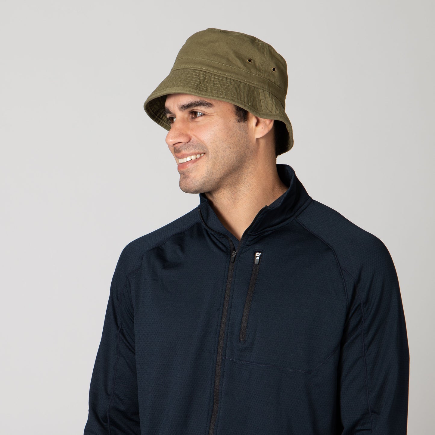 Men's washed cotton bucket with side grommets