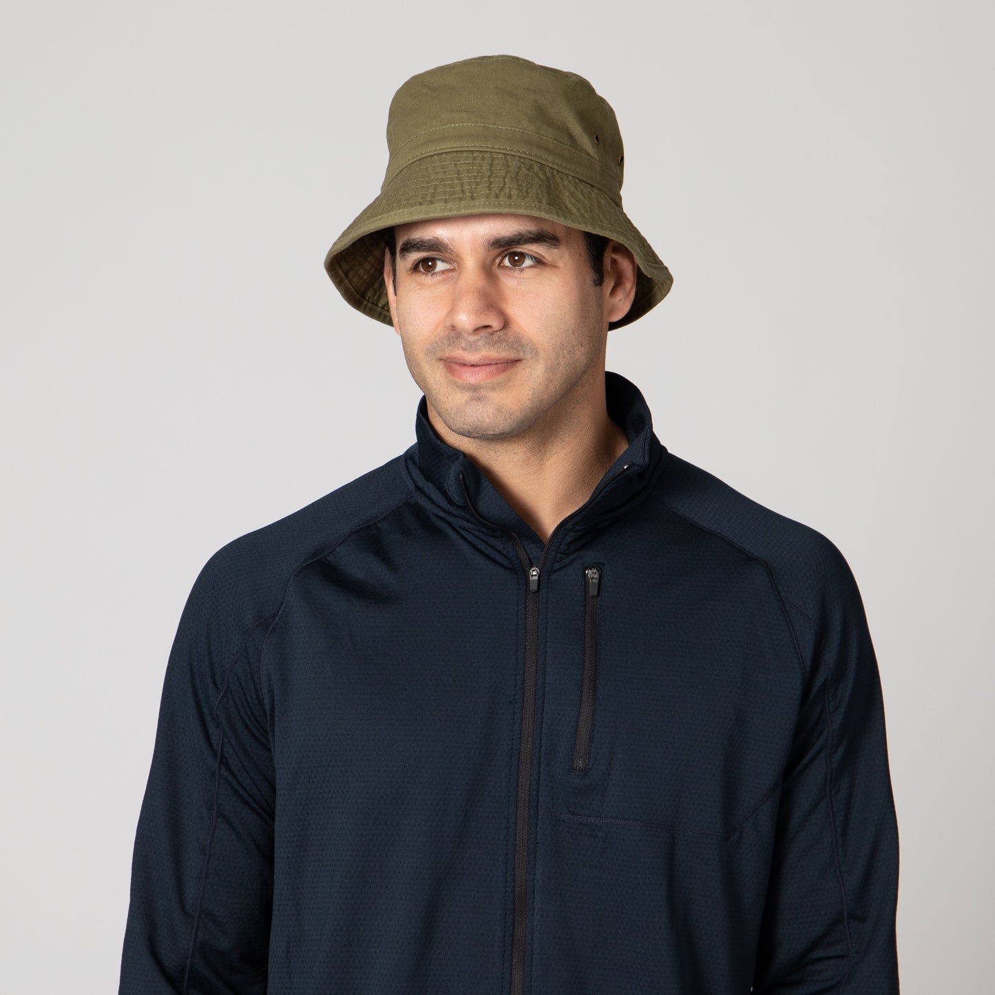 Men's washed cotton bucket with side grommets