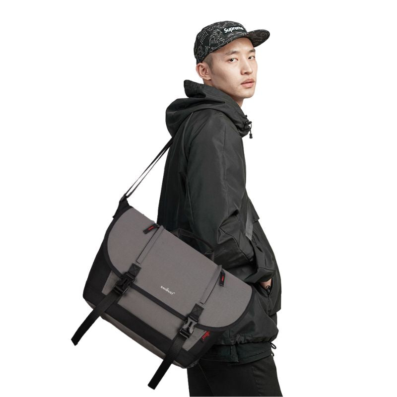 Classic Messenger Bag