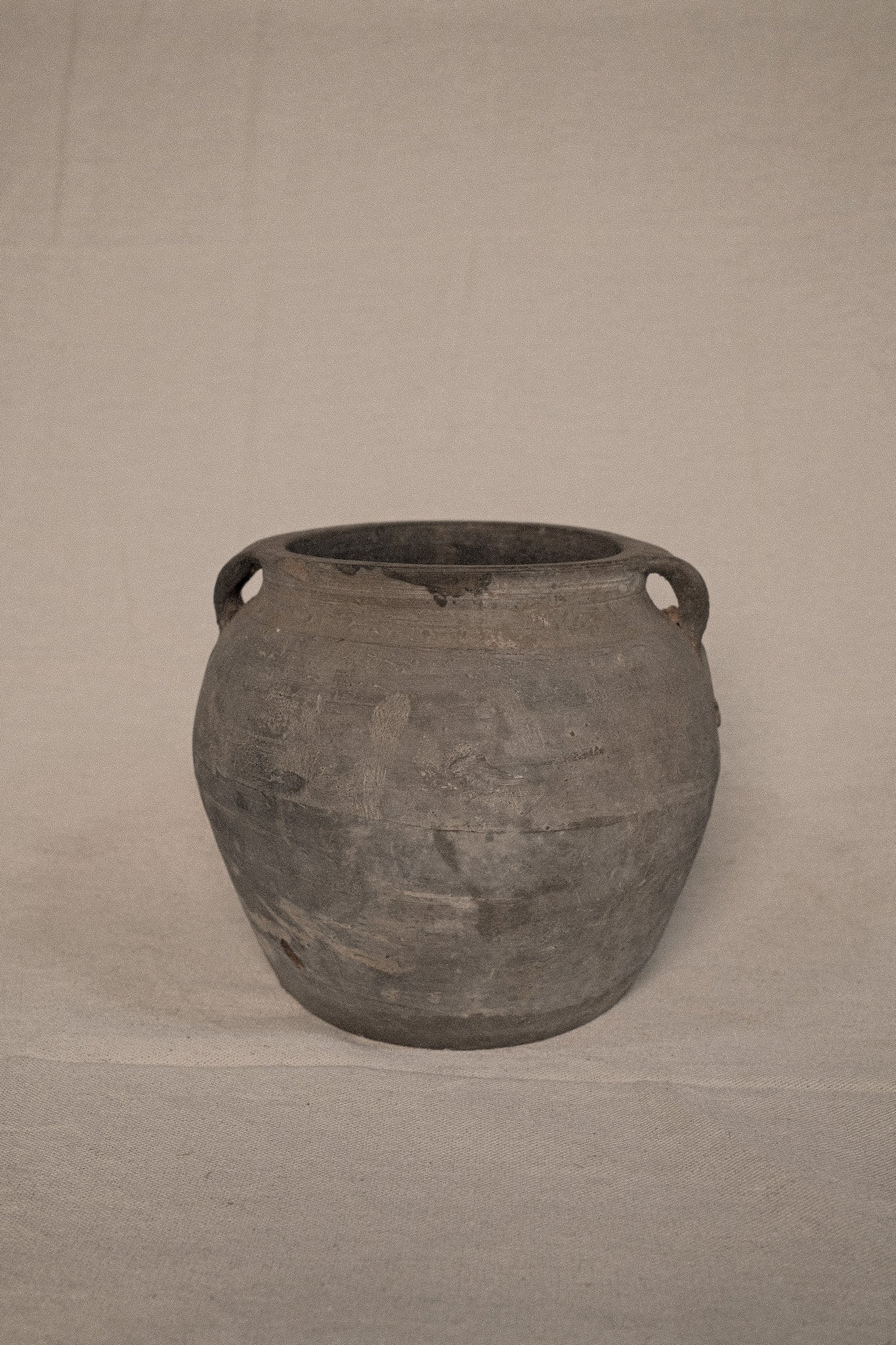 Big Chinese Vintage Clay Pot