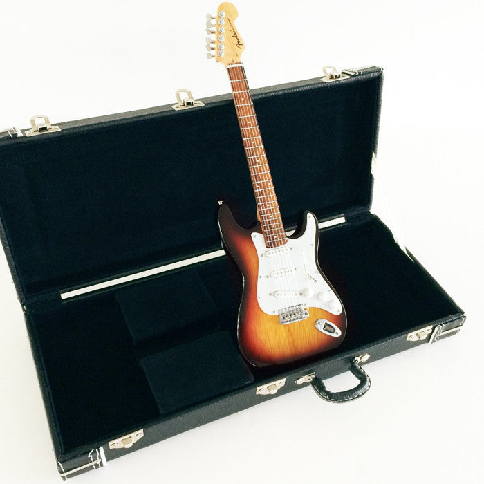 FENDER™ Miniature Black Guitar Case with Diecast Logo - Osadia Concept Store