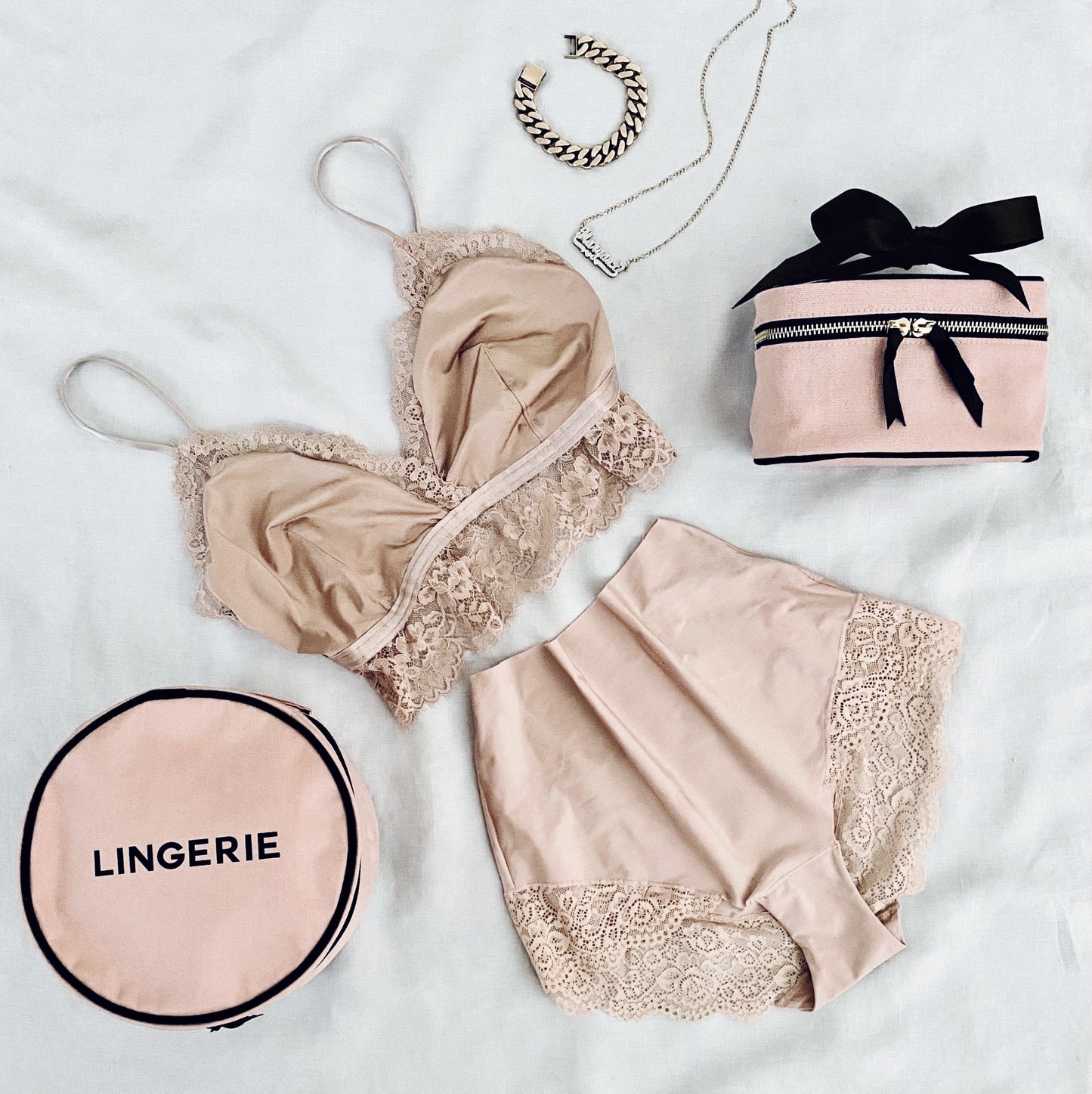 Round Lingerie Case, Pink/Blush - Osadia Concept Store
