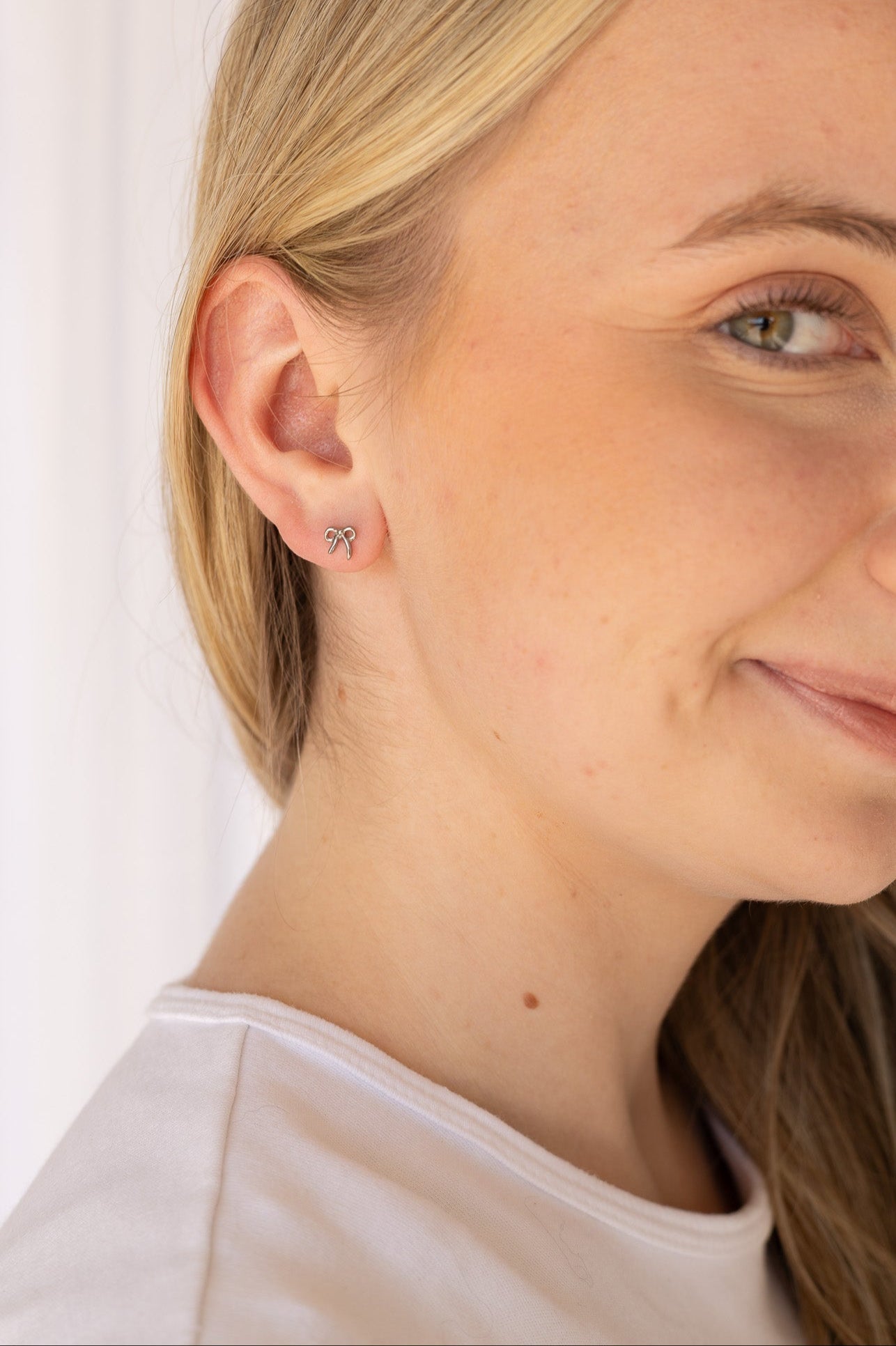Bow Flat Back Stud - Osadia Concept Store