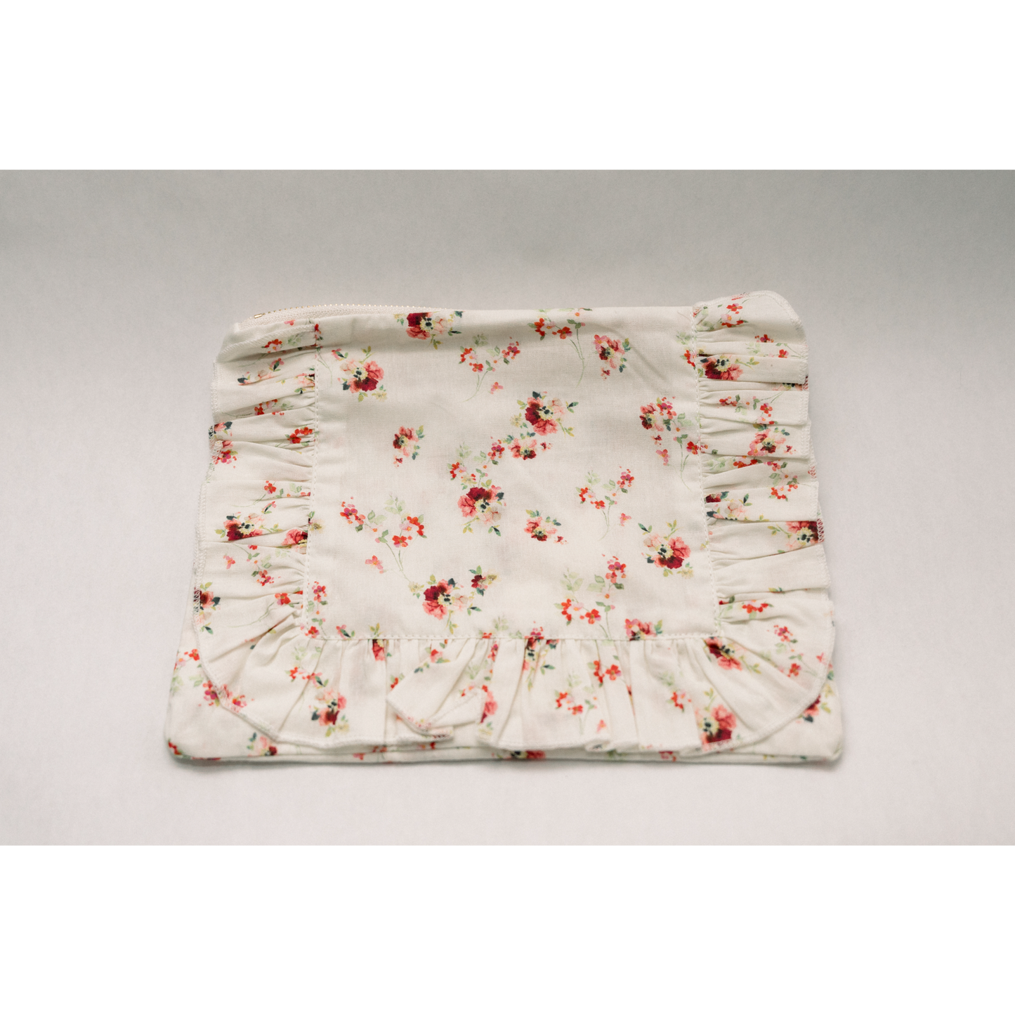 Vintage-Inspired Floral Pouch- Magnolia Springs - Osadia Concept Store