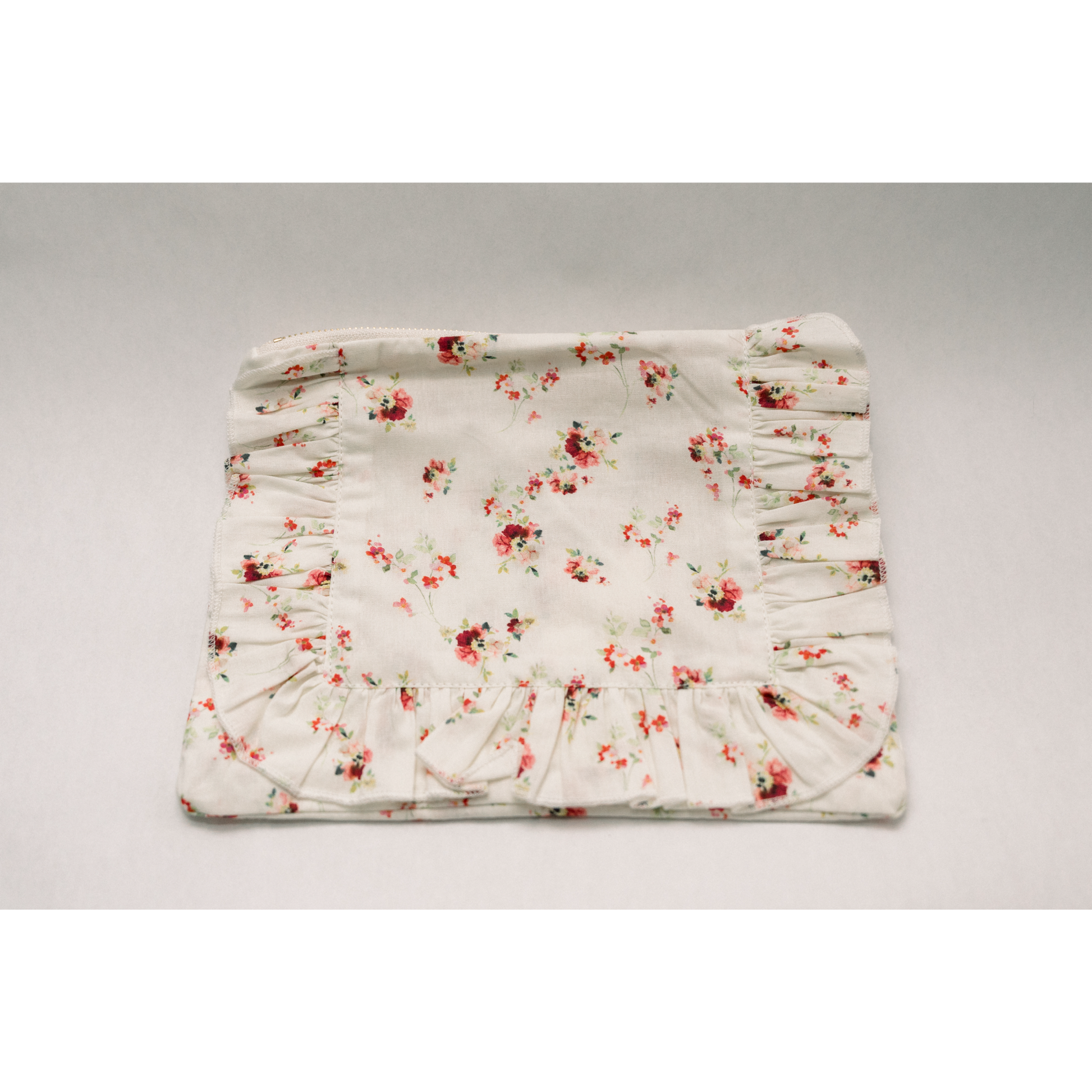 Vintage-Inspired Floral Pouch- Magnolia Springs - Osadia Concept Store