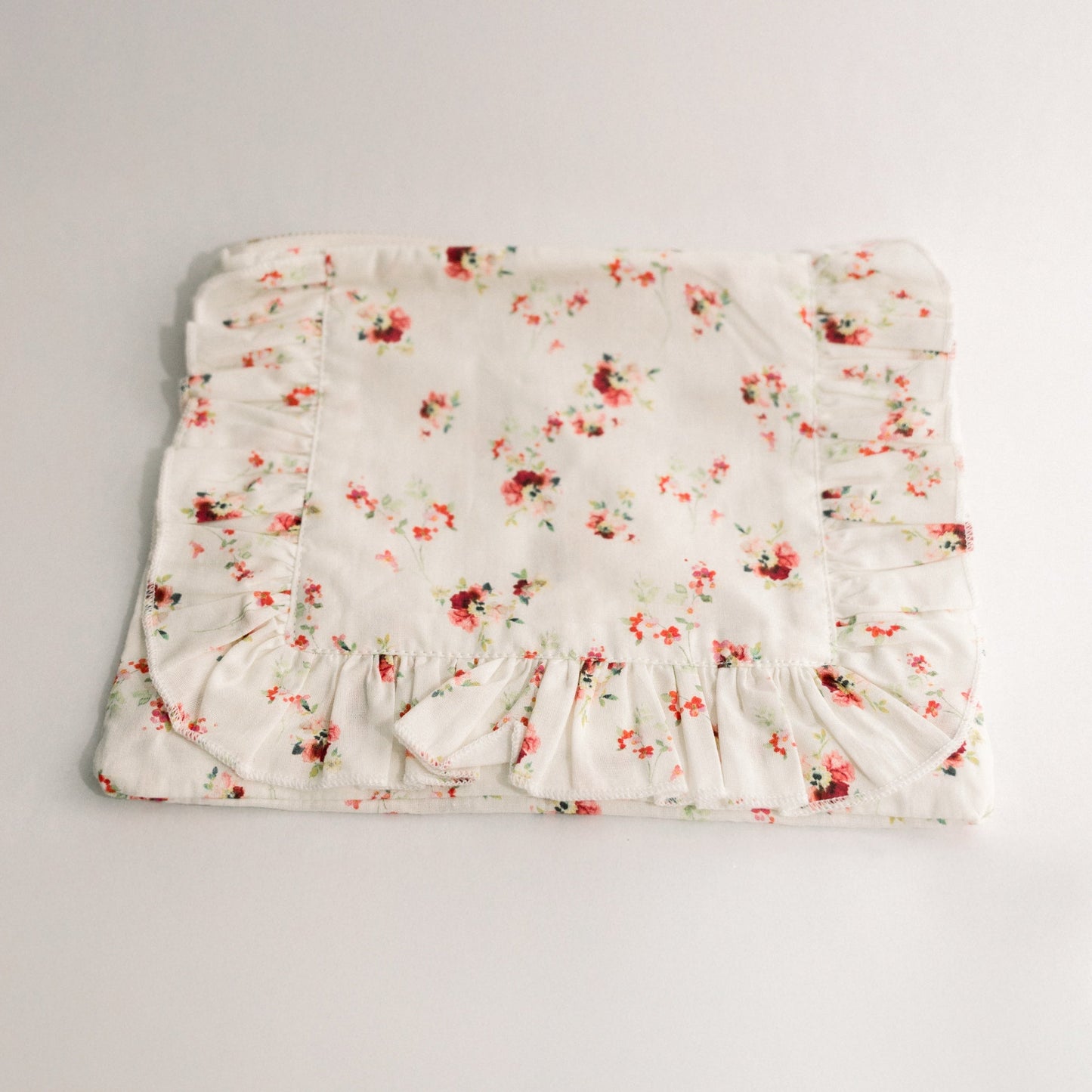 Vintage-Inspired Floral Pouch- Magnolia Springs - Osadia Concept Store