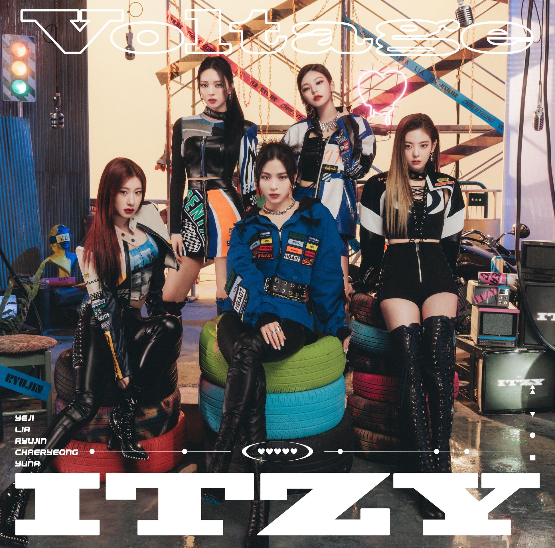 ITZY - 1st Japanese Album "Voltage" - Osadia Concept Store