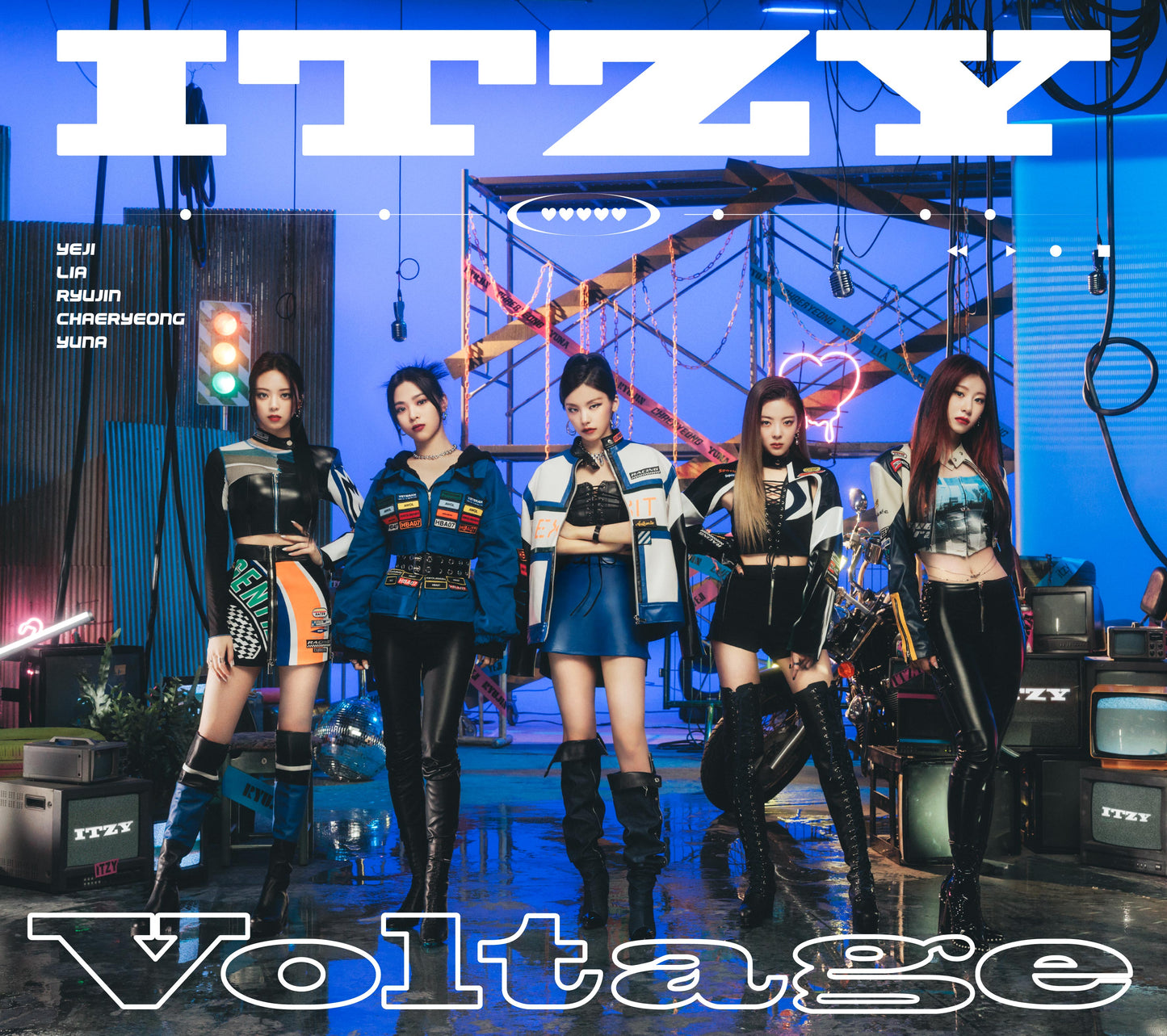 ITZY - 1st Japanese Album "Voltage" - Osadia Concept Store