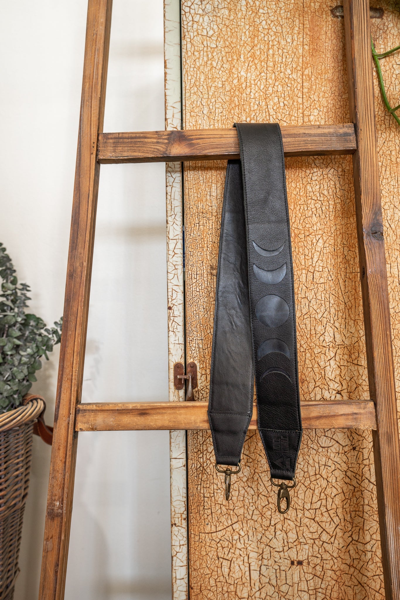 Moon Phase Strap - Black/Black