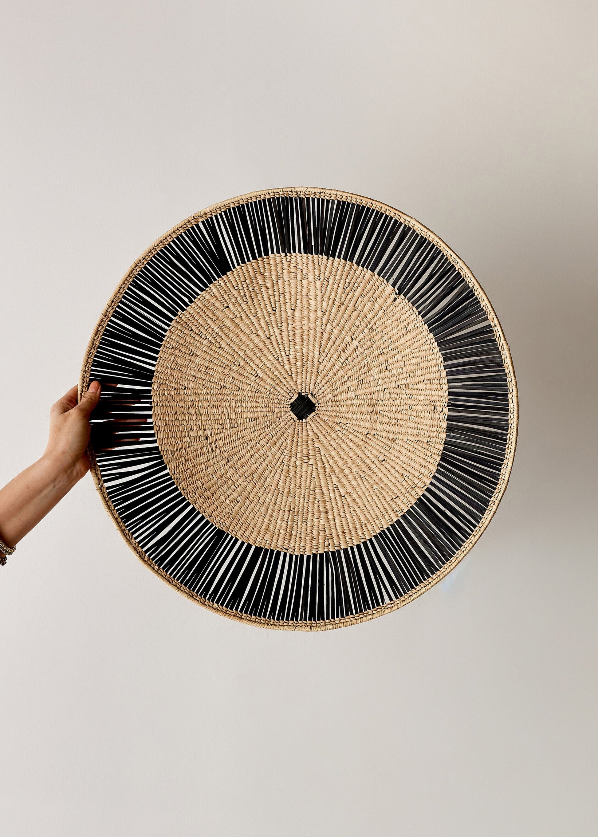 Lily Pad Black Ray Wall Basket - Osadia Concept Store