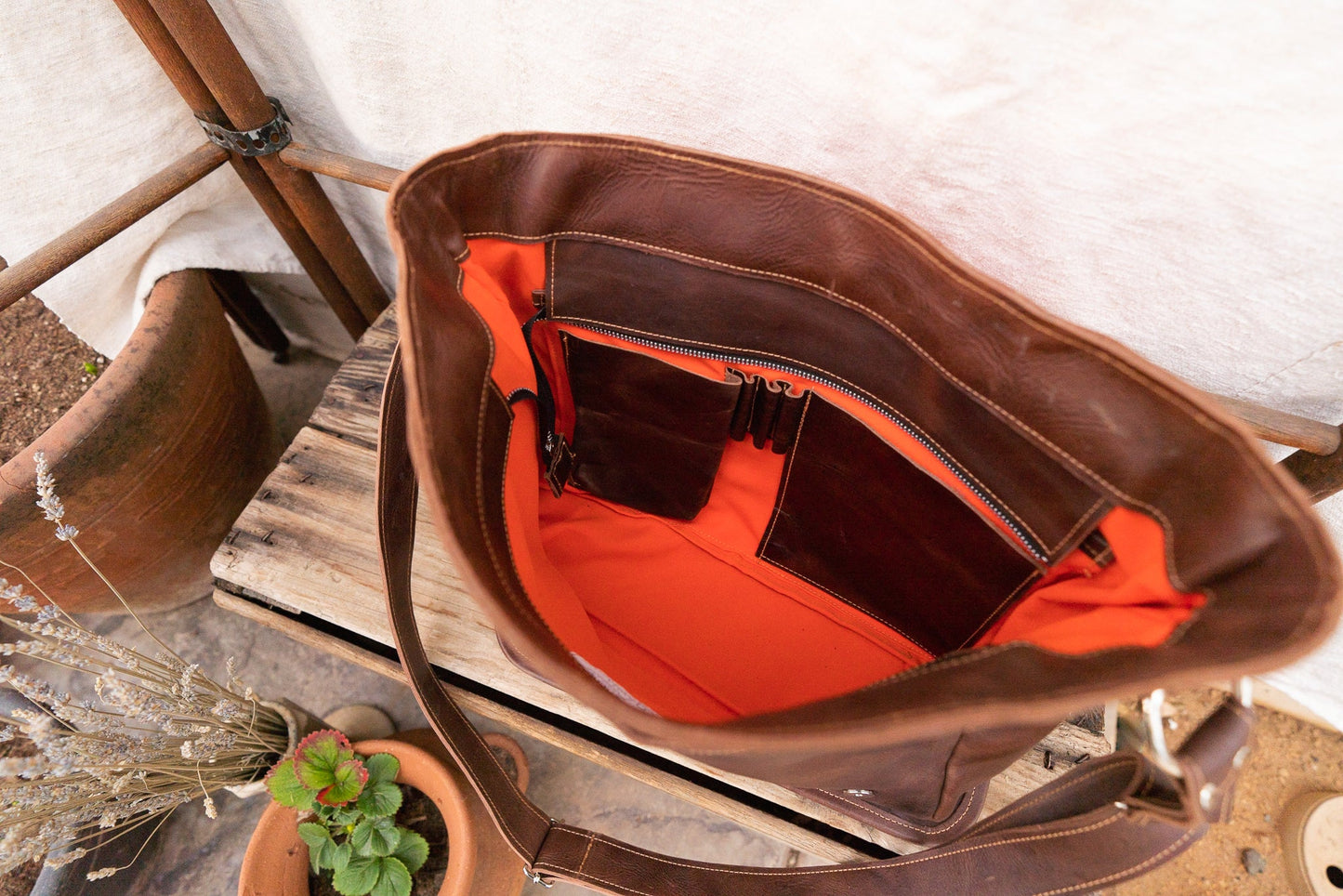 K'at Messenger Bag - Brown