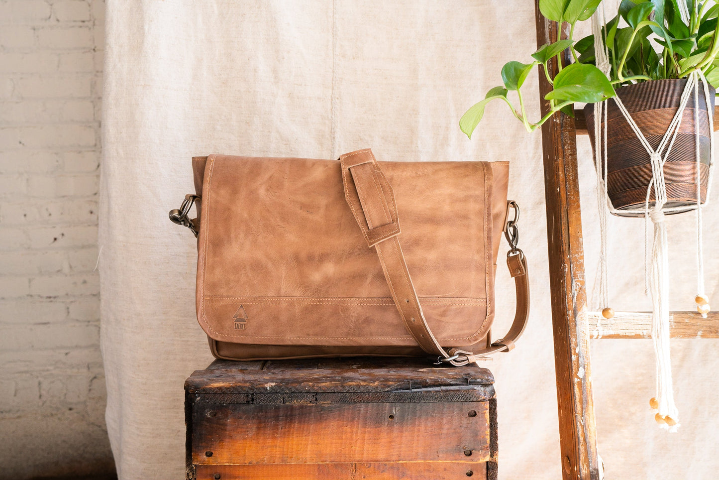 K'at Camera Bag - Tan