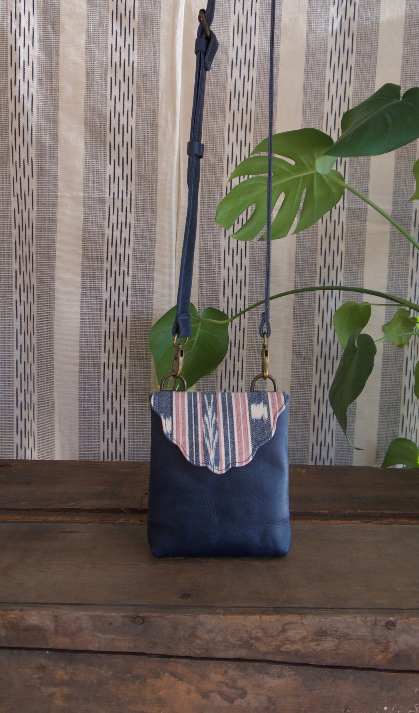 Scallop Bag - Navy and Rosa weaving