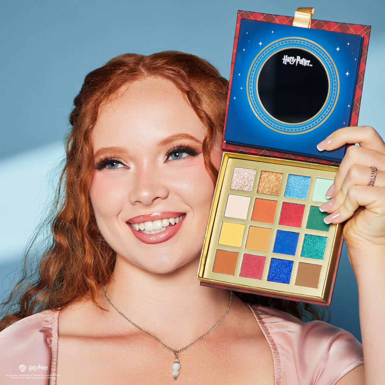 Harry Potter Holiday | Hogwarts™ 16 Shade Palette - Osadia Concept Store