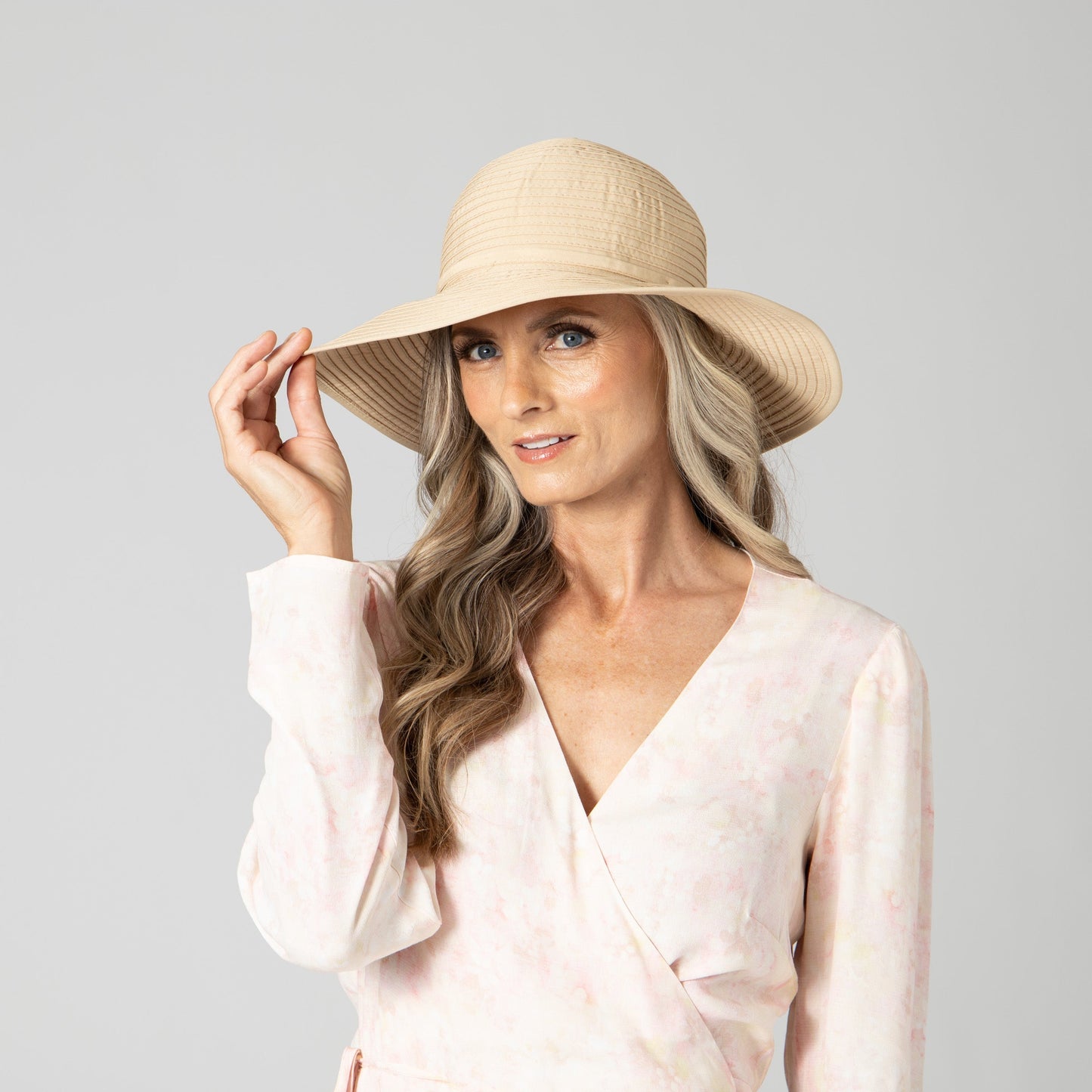 Women's Ribbon Medium Brim Floppy