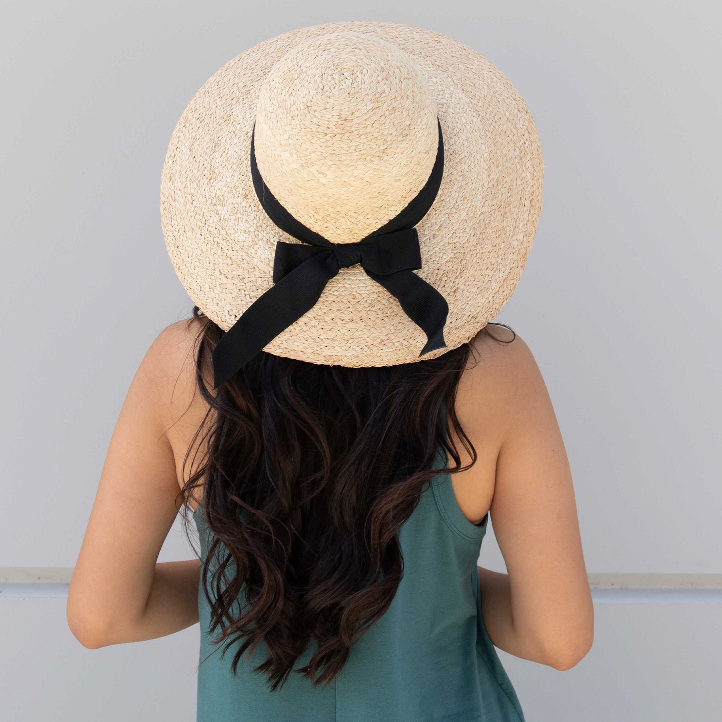 Women's Large Brim Raffia Hat With A Black Ribbon