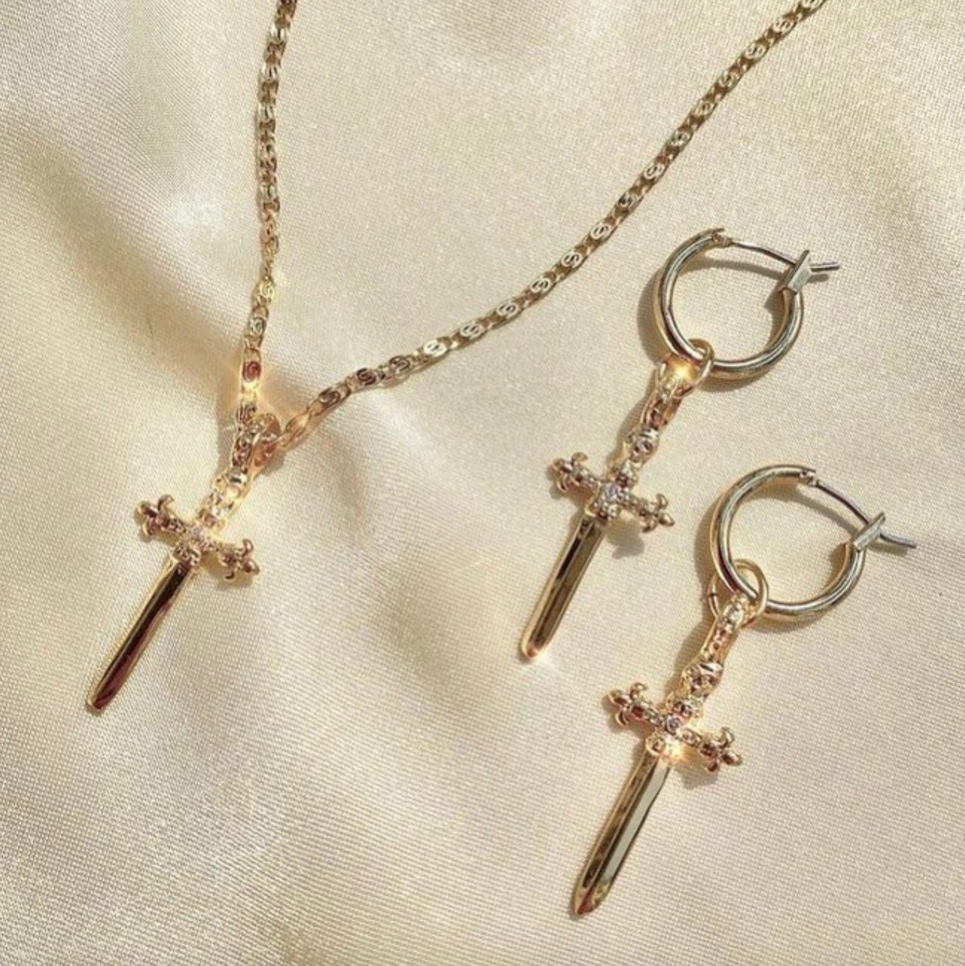 The Alexandra Hoop Earrings - Gold