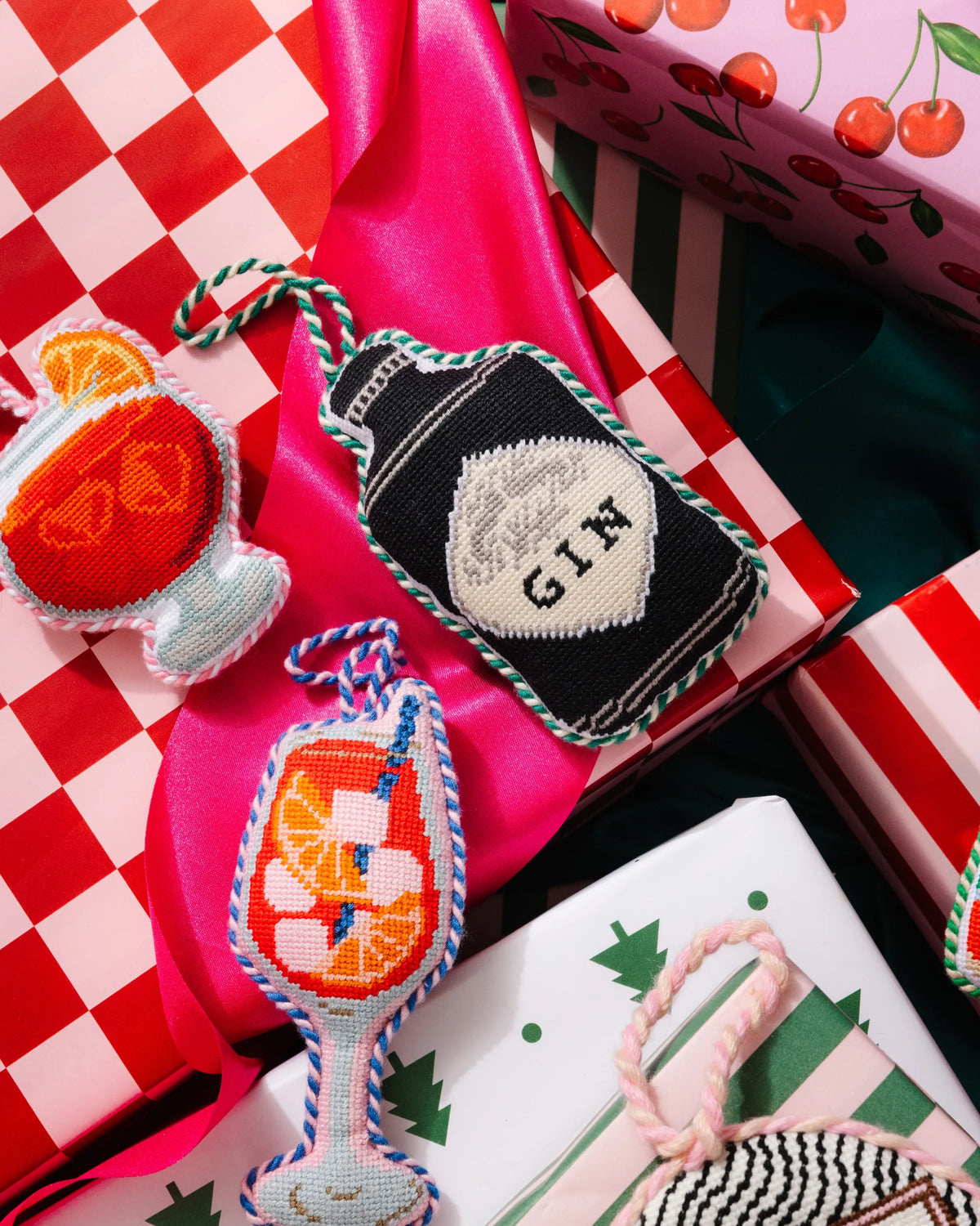 Needlepoint Icon Ornament - Gin Bottle
