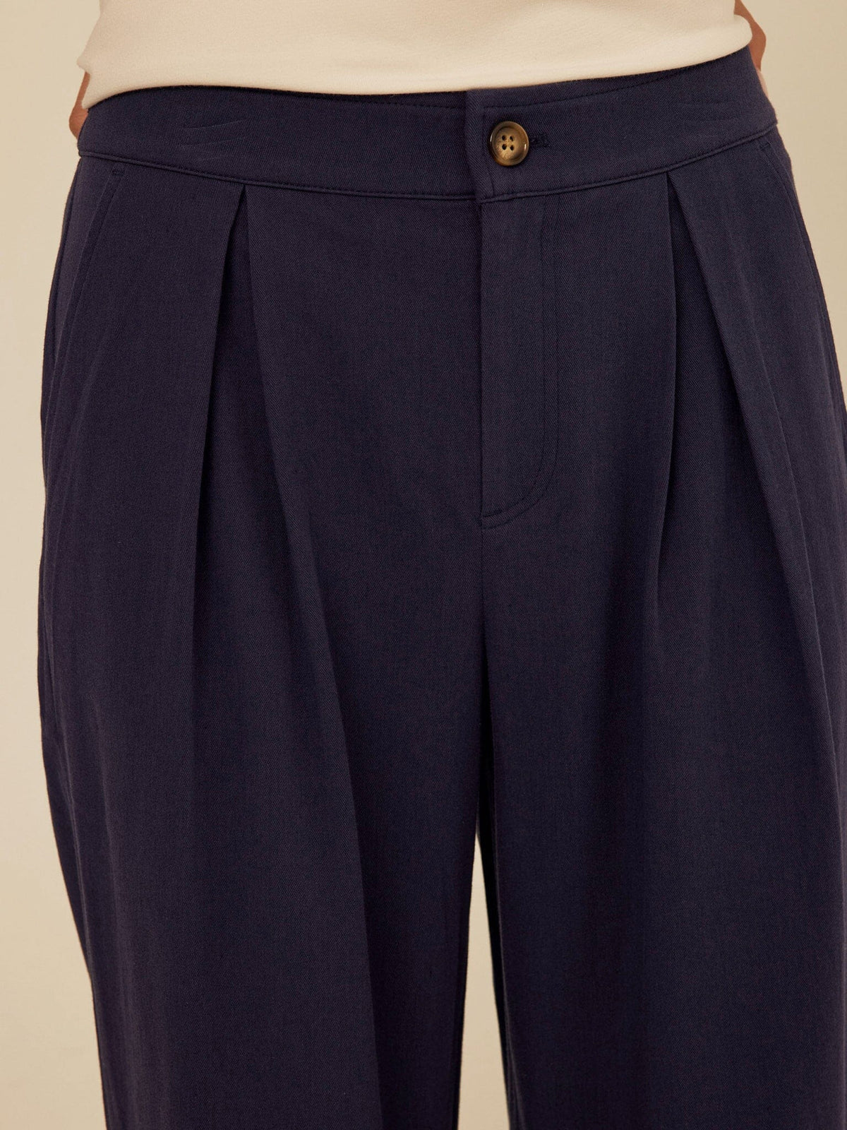 Mikki Stretch Twill Pleated Wide Leg Capri Pant