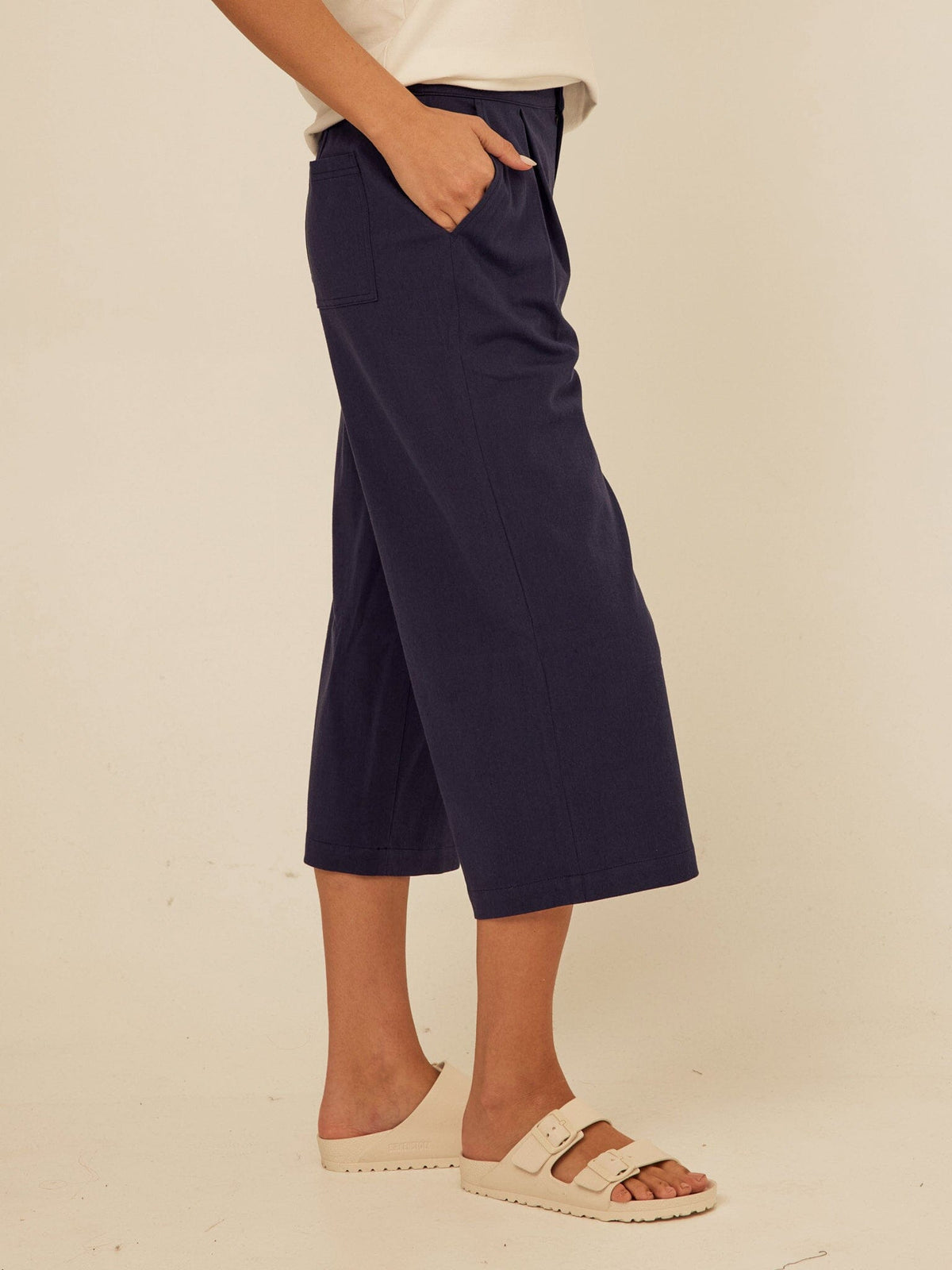 Mikki Stretch Twill Pleated Wide Leg Capri Pant
