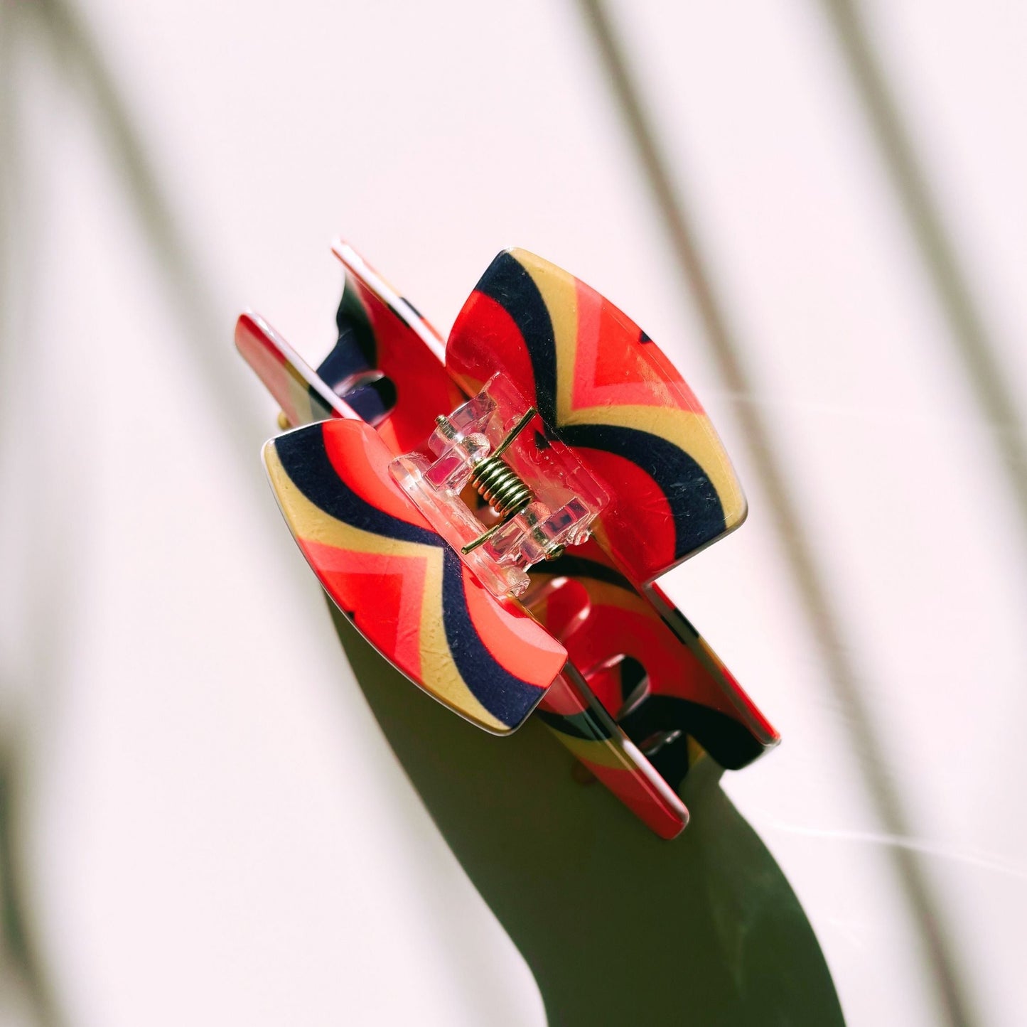 The Foxy in Warm ‘70s Sunrise Hair Claw | Hearts Claw Clip in Velvet Travel Bag