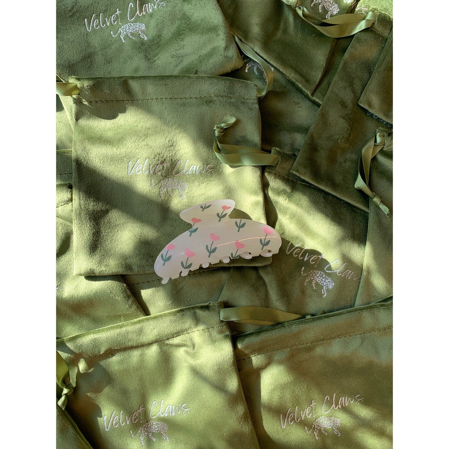 Velvet Claws Hair Clip | The McKenzie in Heart Flower | Claw Clip in Velvet Travel Bag