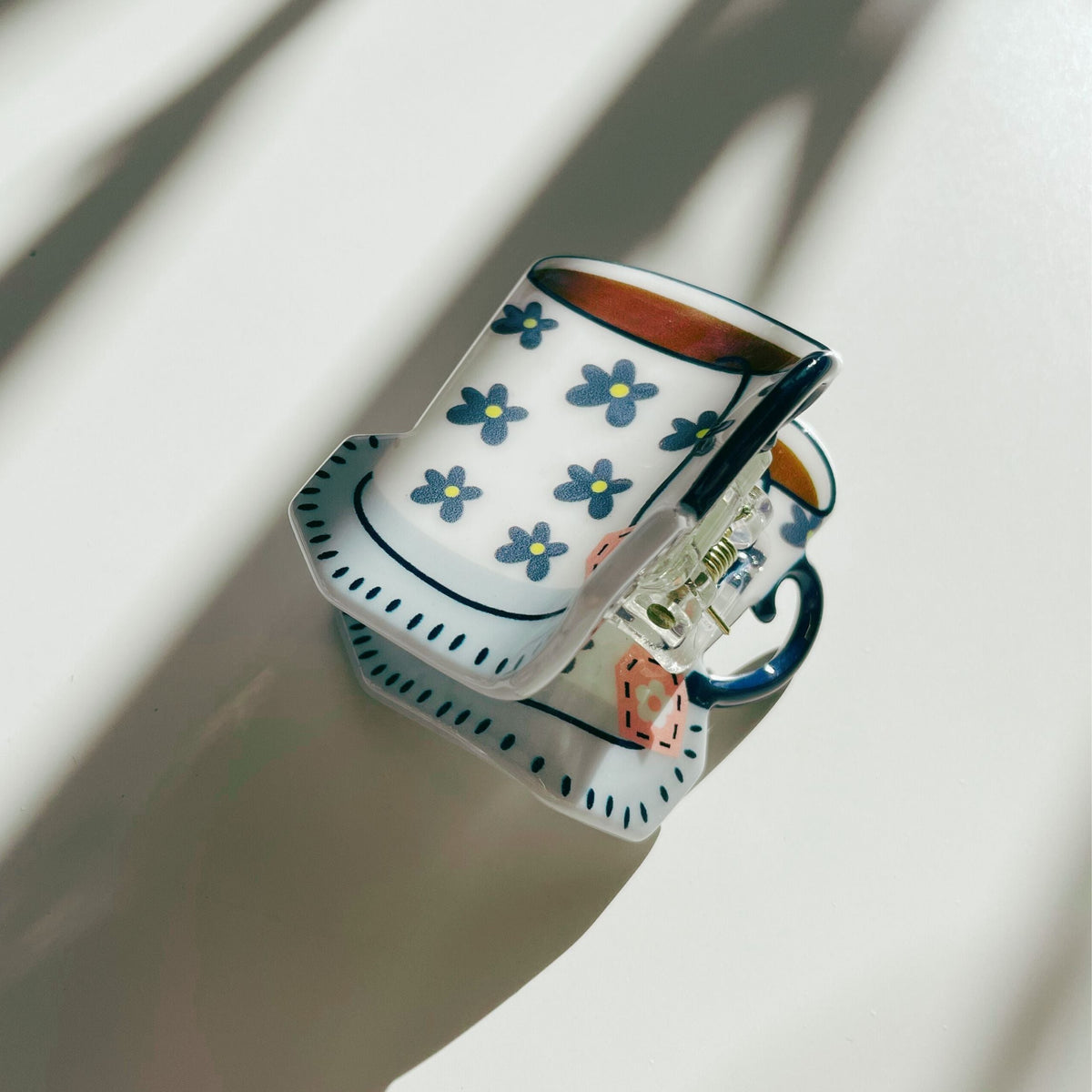 Velvet Claws Mini White Tea Cup with Blue Flowers Hair Claw