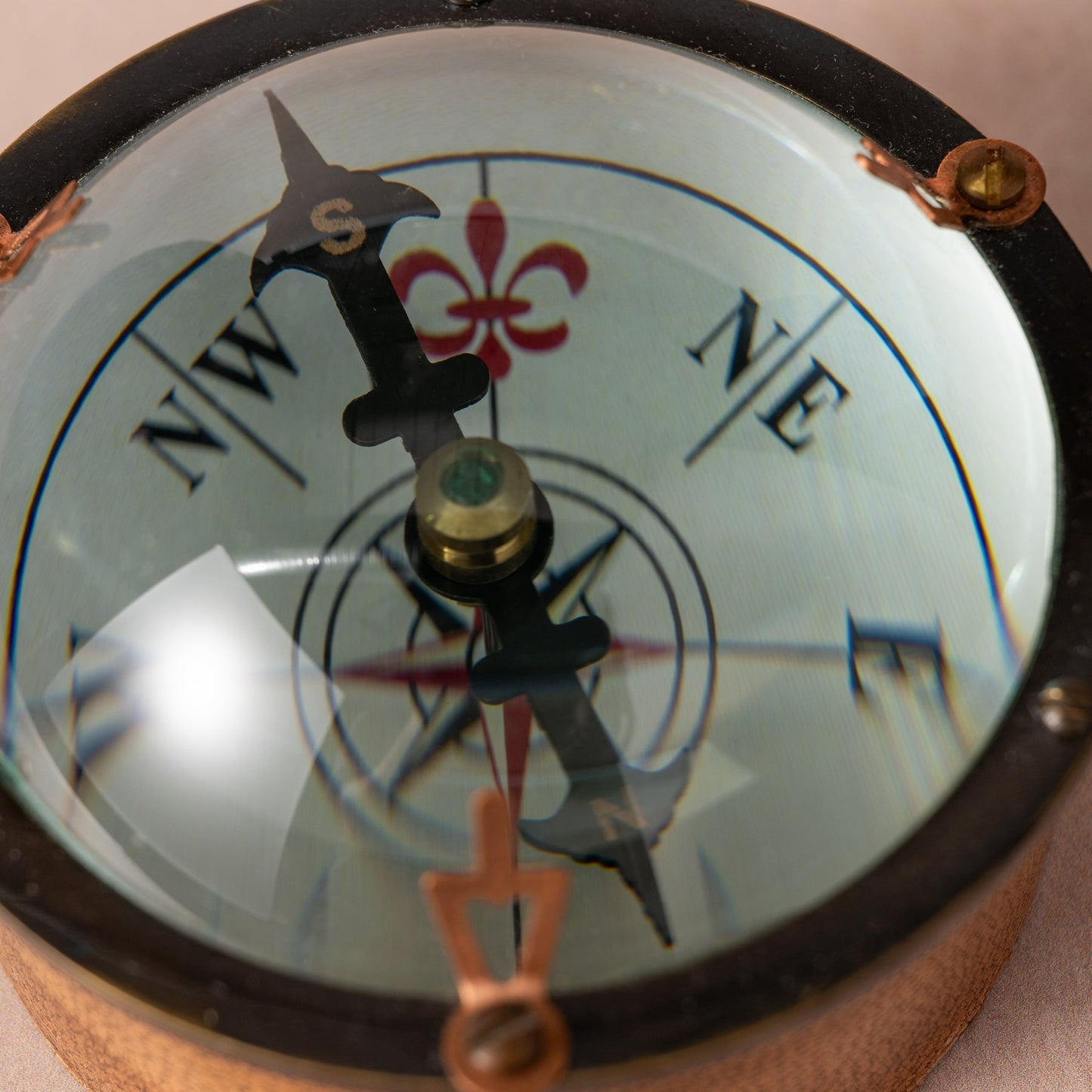Bada Magnifying Compass