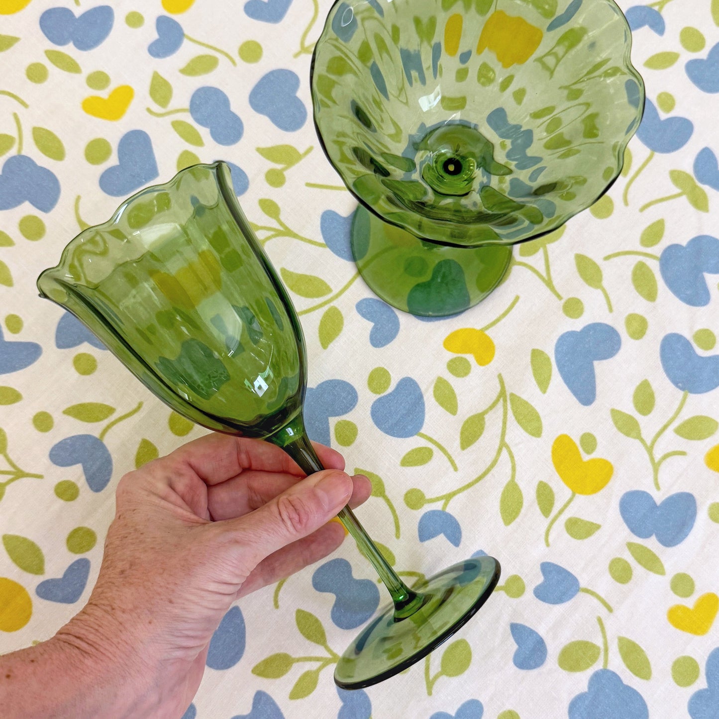 S/4 Lily Green Handblown Wine Glass