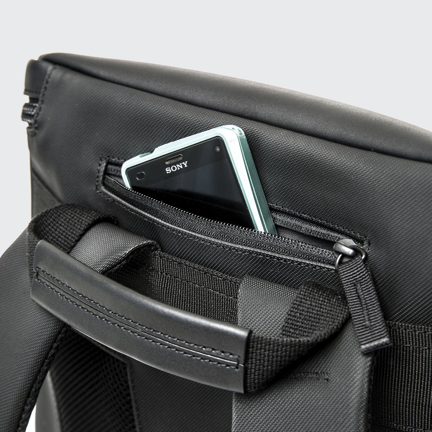 AMSTERDAM CARBON BACKPACK 20L