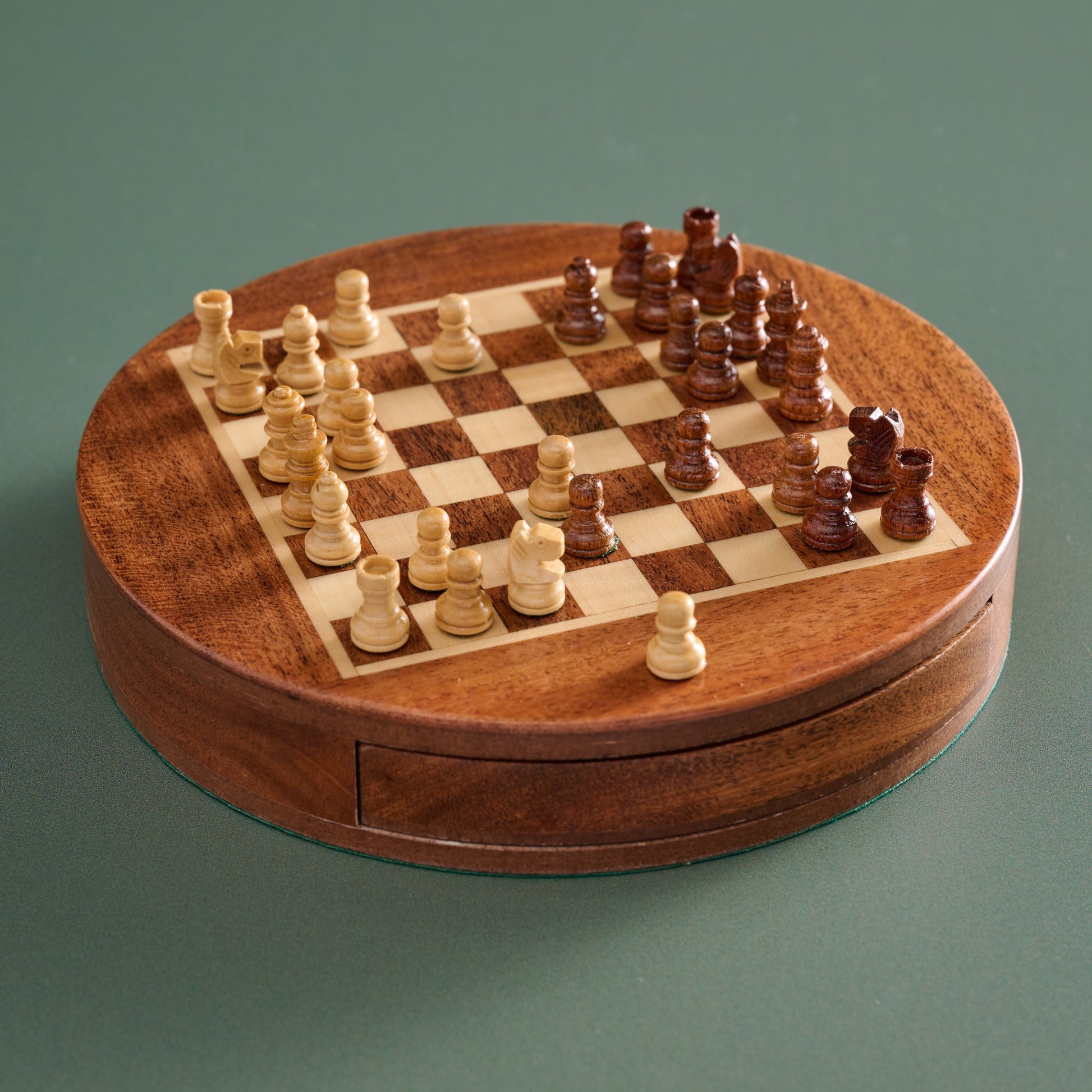 Acacia Wood Round Magnetic Chess Set - Osadia Concept Store