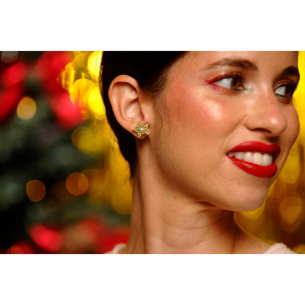 Christmas-Themed Brunette Hair Brooch with Earring Set by Laliblue – Retro Kitschy Statement Brooch for Collectors