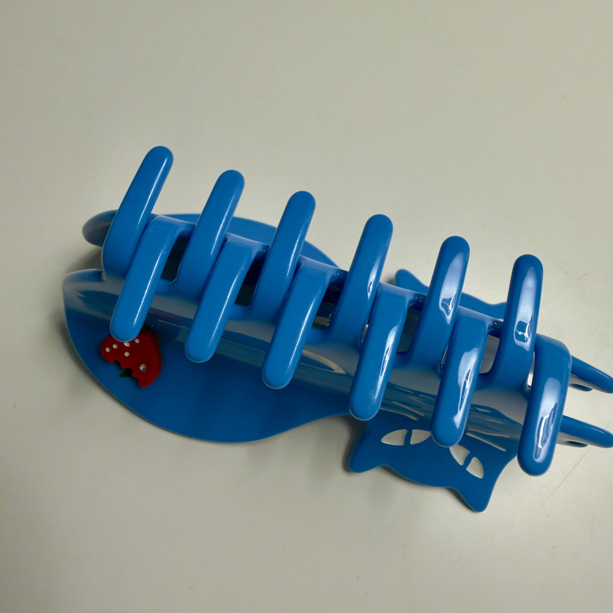 Strawberry Blue Cat Hair Claw