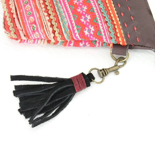 Leather Tassel Zipper Pull | Unisex Handmade Keychain in Minimal Boho Style | Thailand