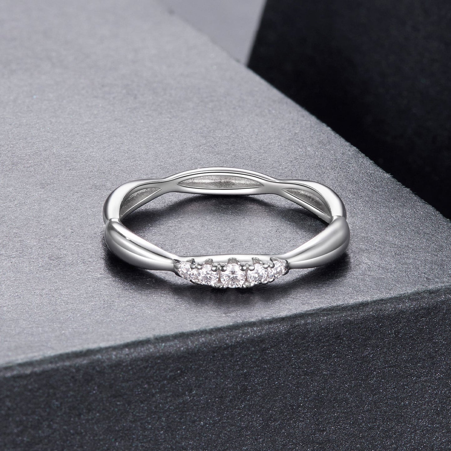 925 Sterling Silver Moissanite Ring with 0.15-0.2cm Gems for Women - Size 6