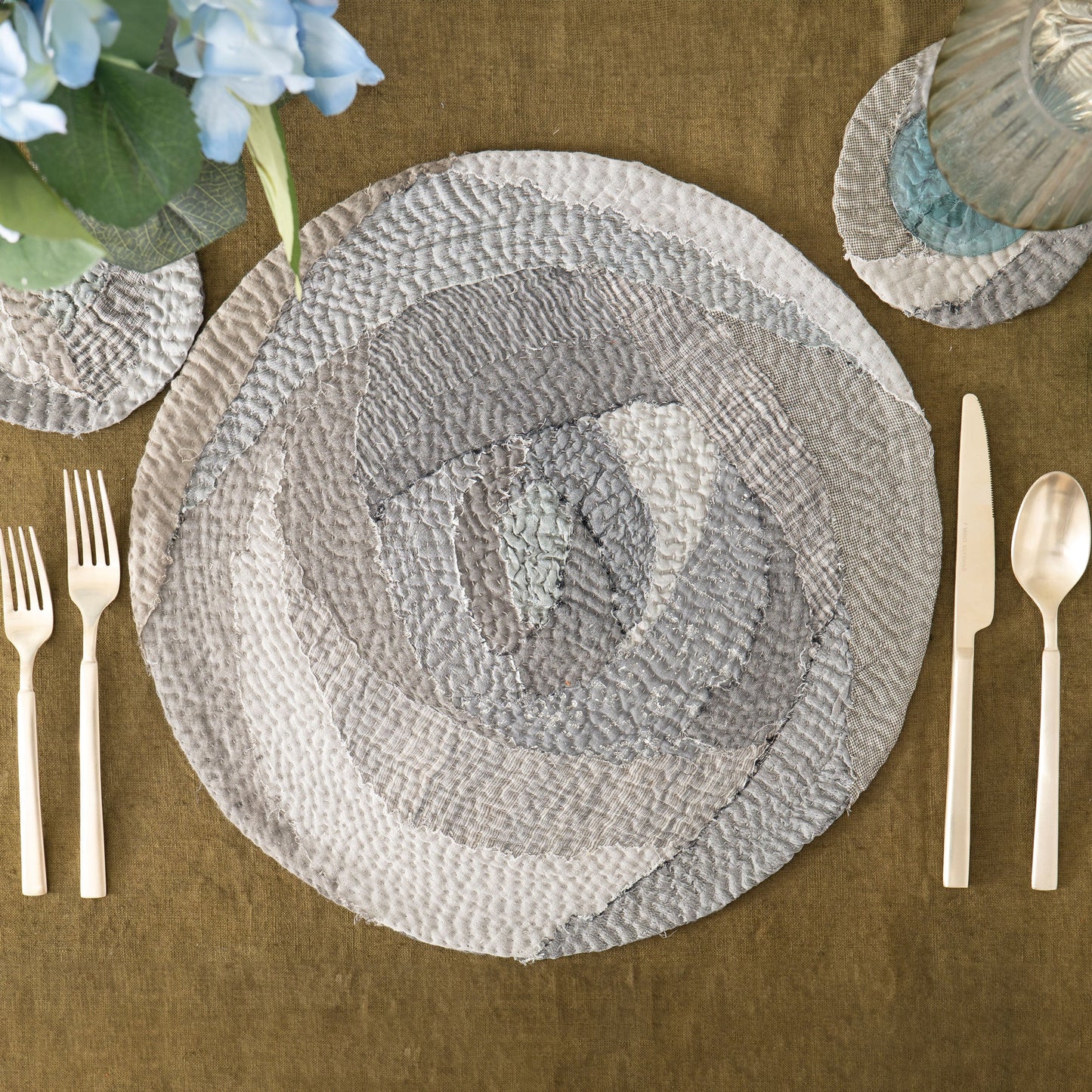 S/2 Grey Mist Fray Patch Rose Placemat
