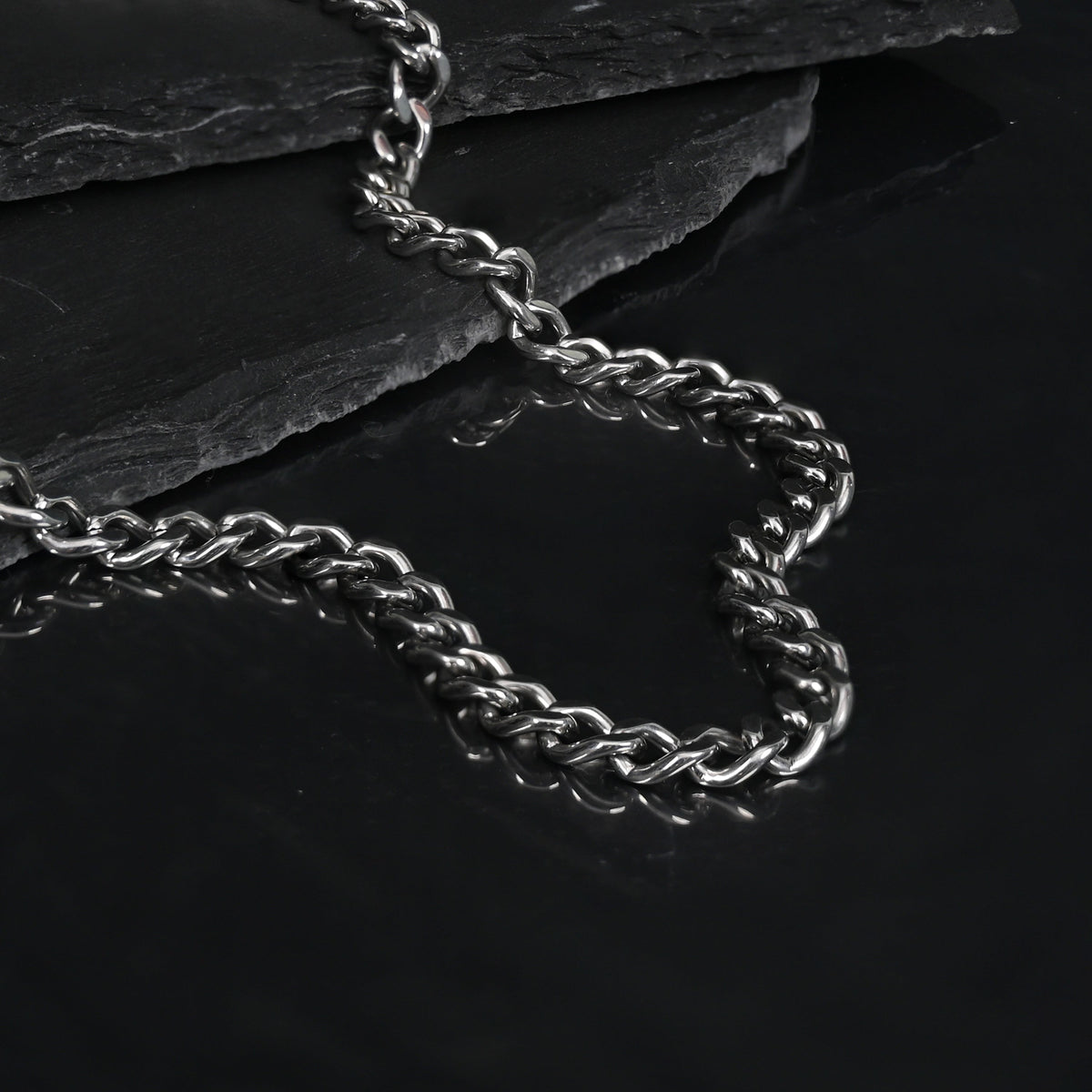 Linked Curb Chain in Stainless Steel