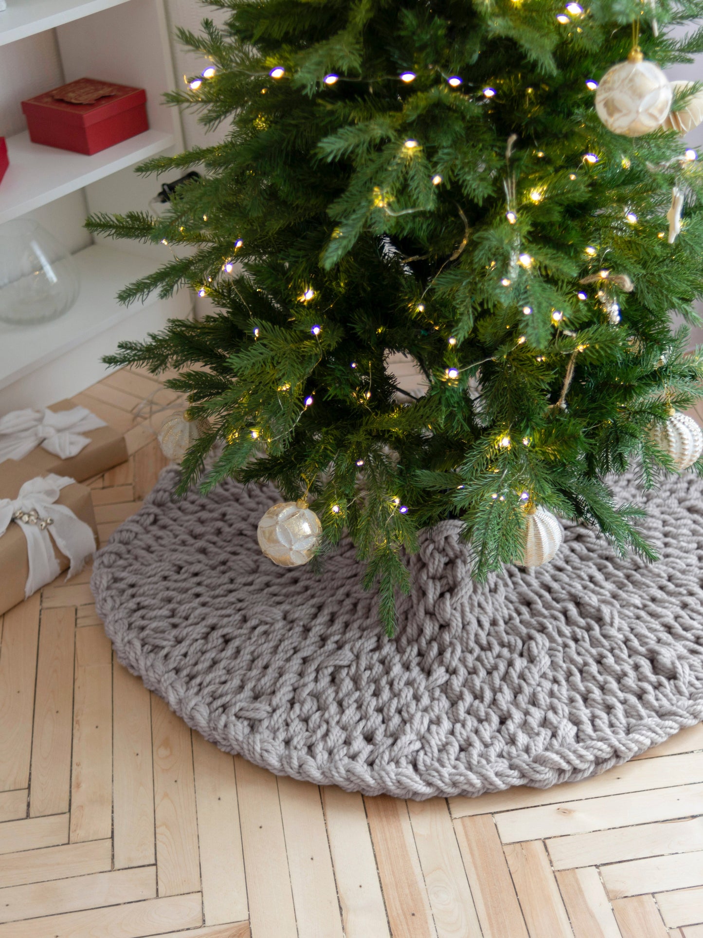 Pale Mauve Chunky-Knitted Christmas Tree Skirt