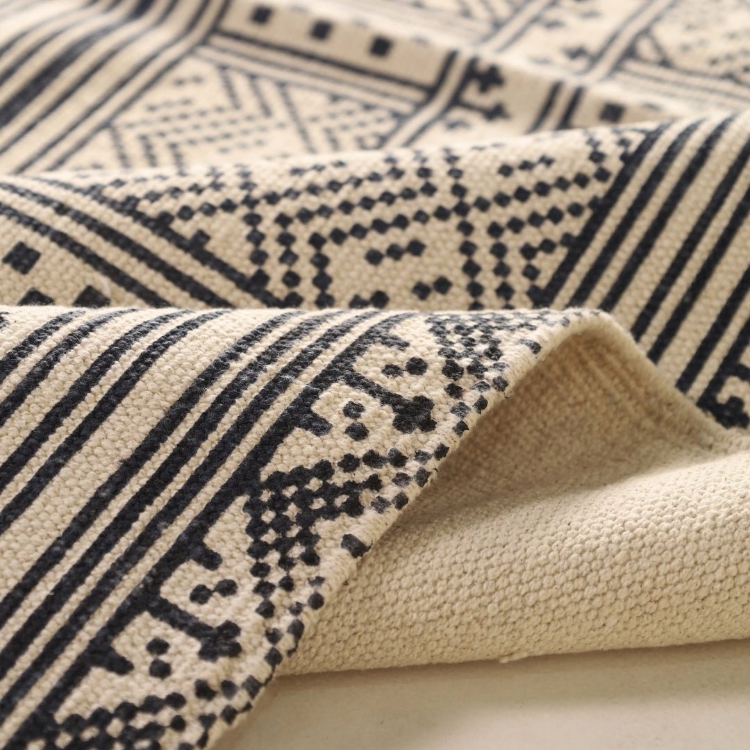 Monochrome Handprinted Cotton Rug (48'' x 72'')