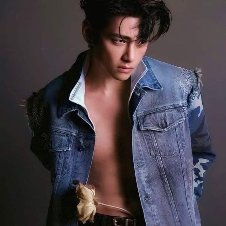 Elle 2023 April Issue - V Is Coming