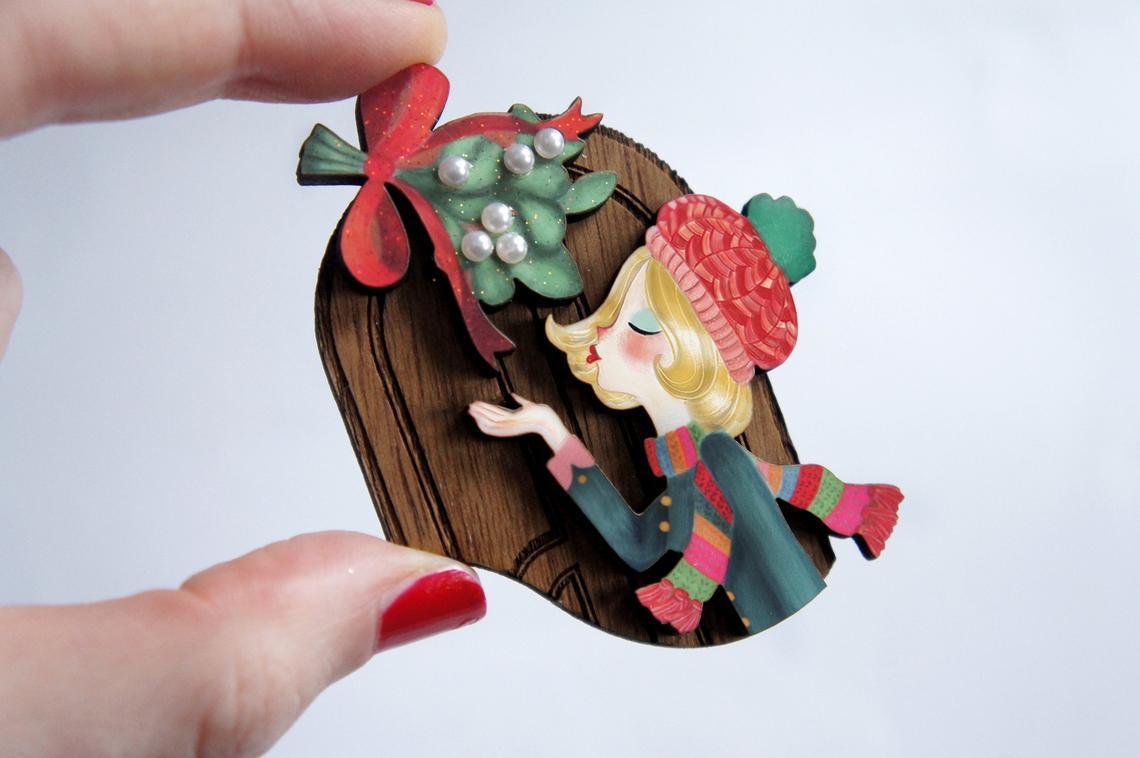 Kiss Me Under the Mistletoe Brooch by Laliblue