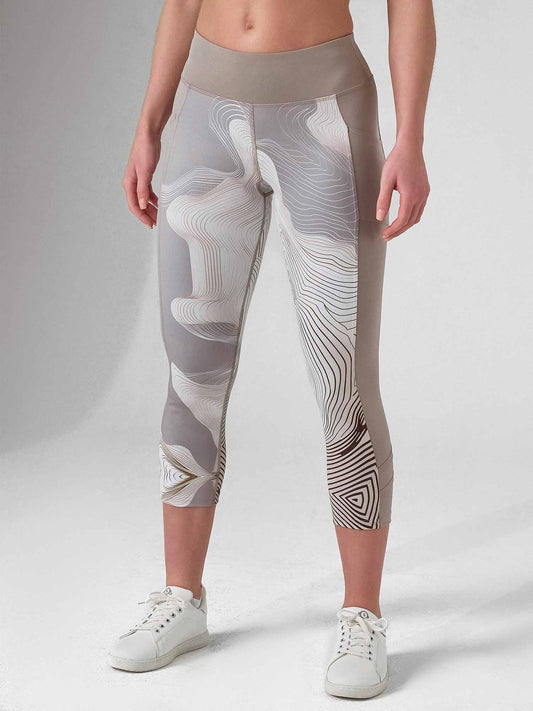ELLE CAPRI | Performance Compression Leggings with Pockets